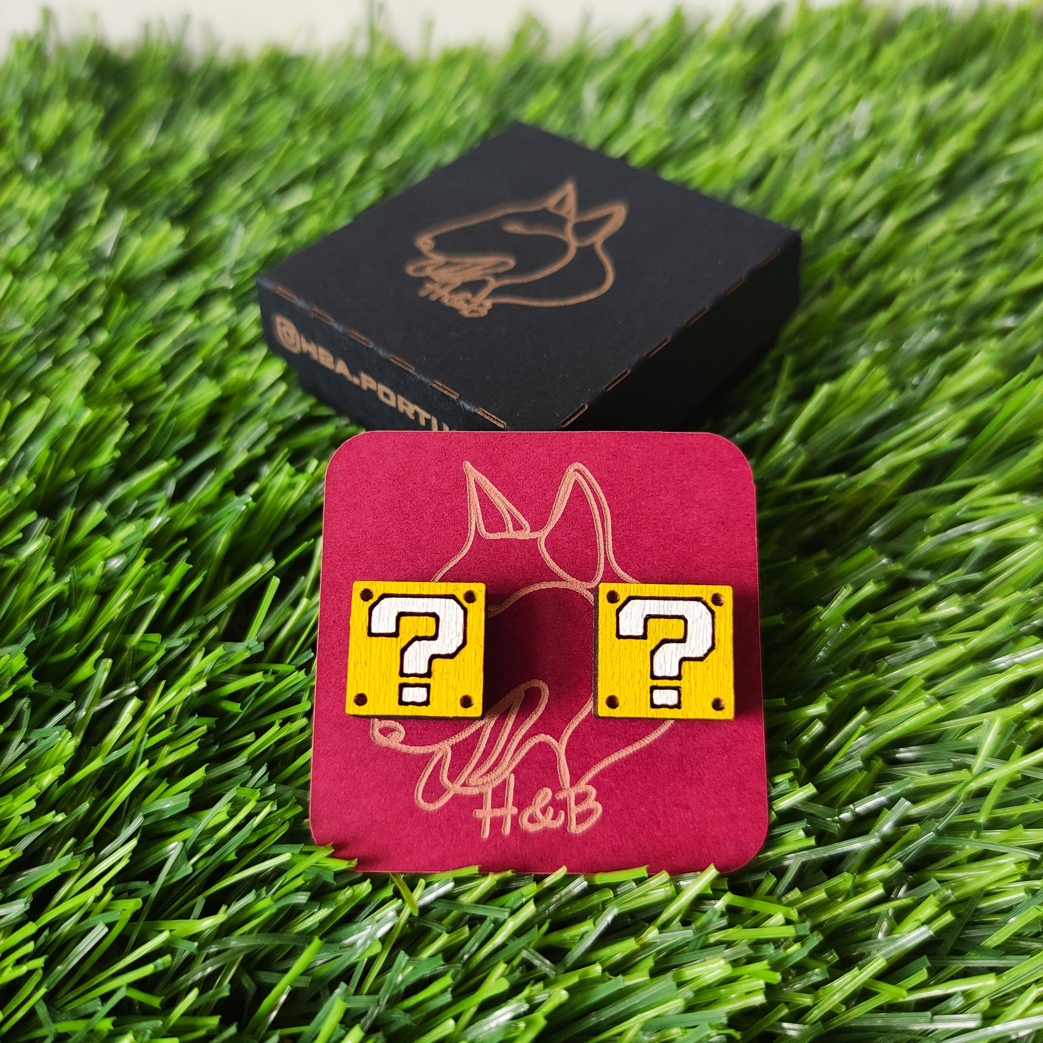 Pendientes de madera de colores con forma de caja misteriosa de Super Mario, hechos a mano, joya geek