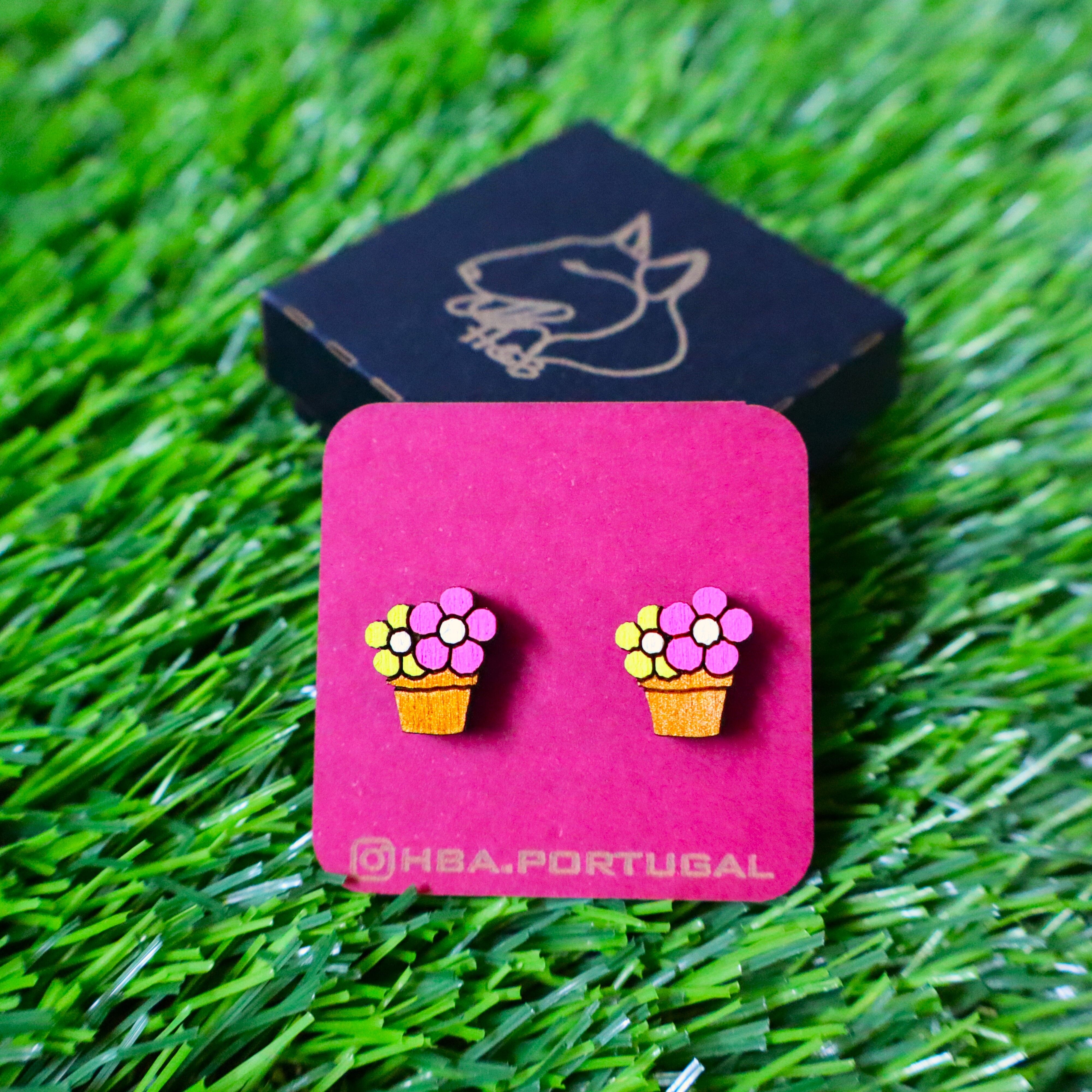 Bunte hellgelbe Blumenohrringe aus Holz, handgemachtes Gartenschmuckstück