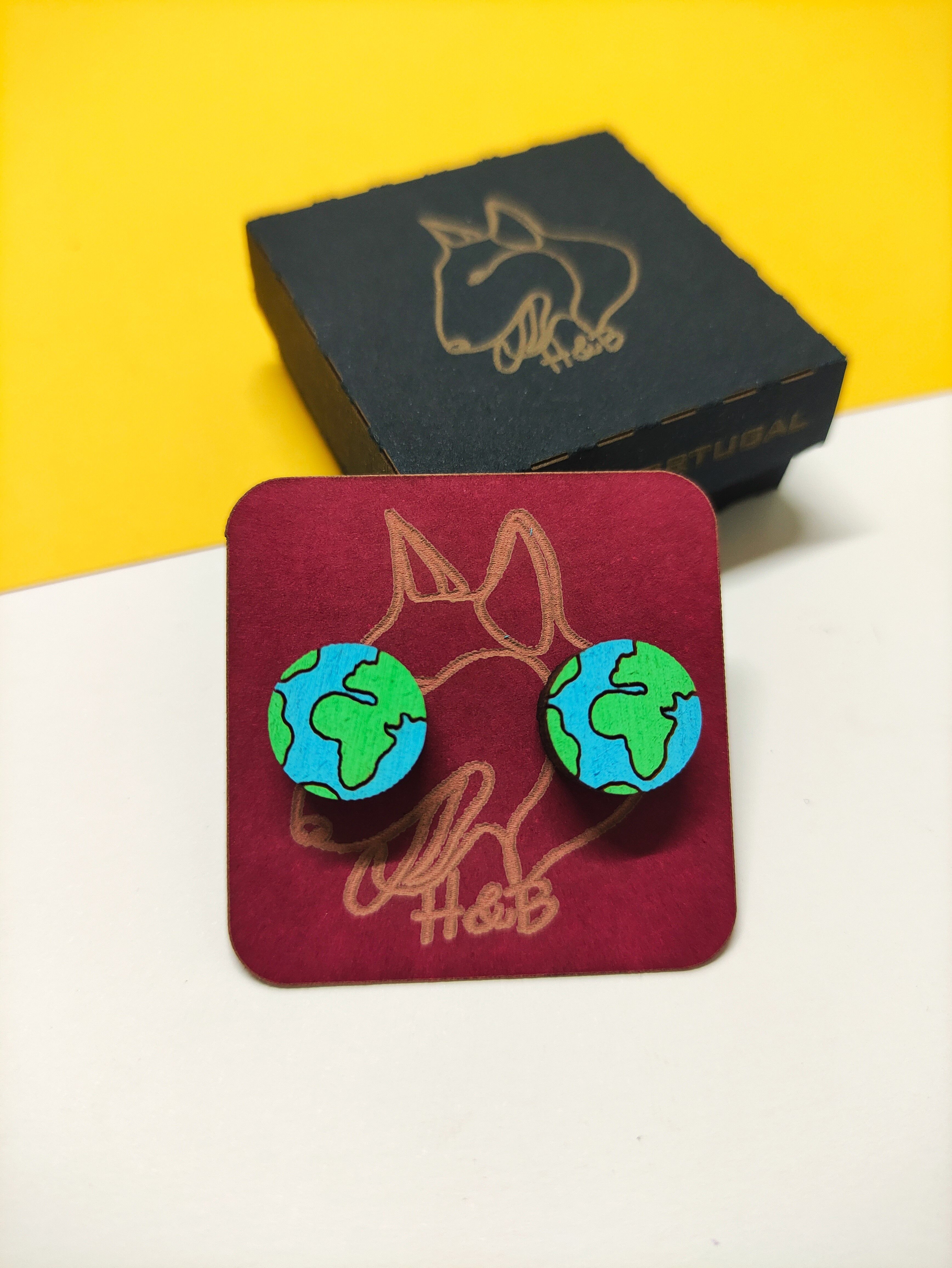 Orecchini di pianeti colorati in legno, gioielli della terra fatti a mano