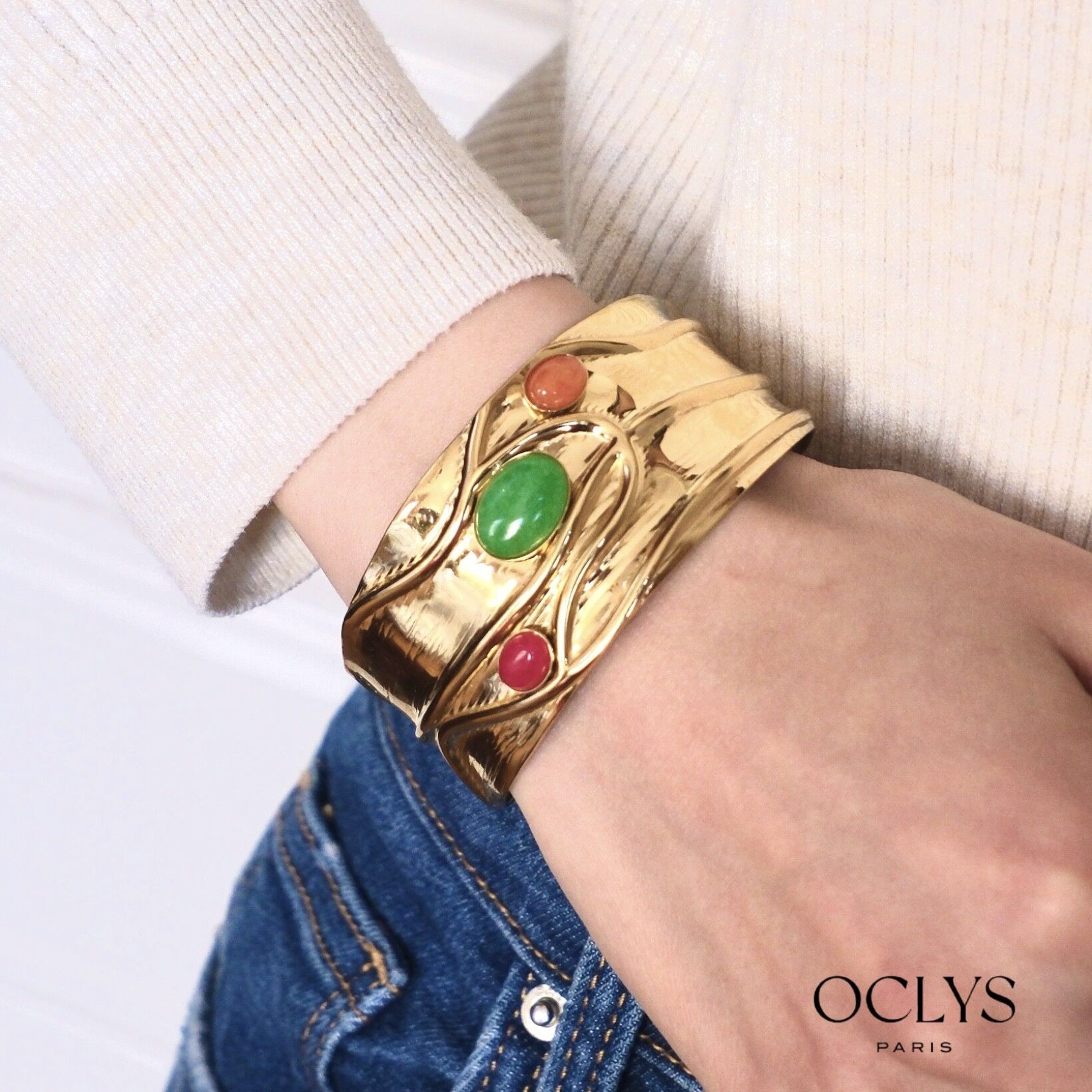 Bracciale bangle aperto in acciaio inossidabile color oro Inibi con pietre colorate