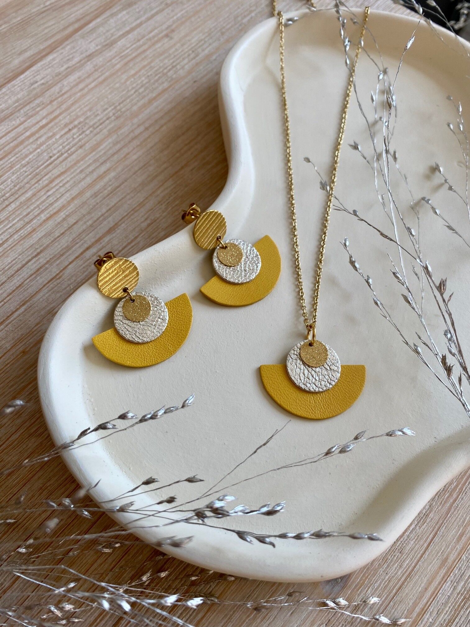 La collana corta "Luna"