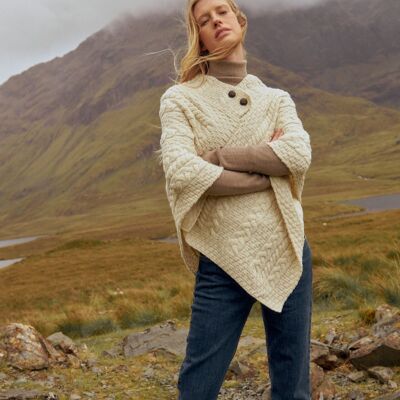 Accessoires pour femme 100 % laine – Poncho classique à boutons Aran Easkey pour femme – Crème