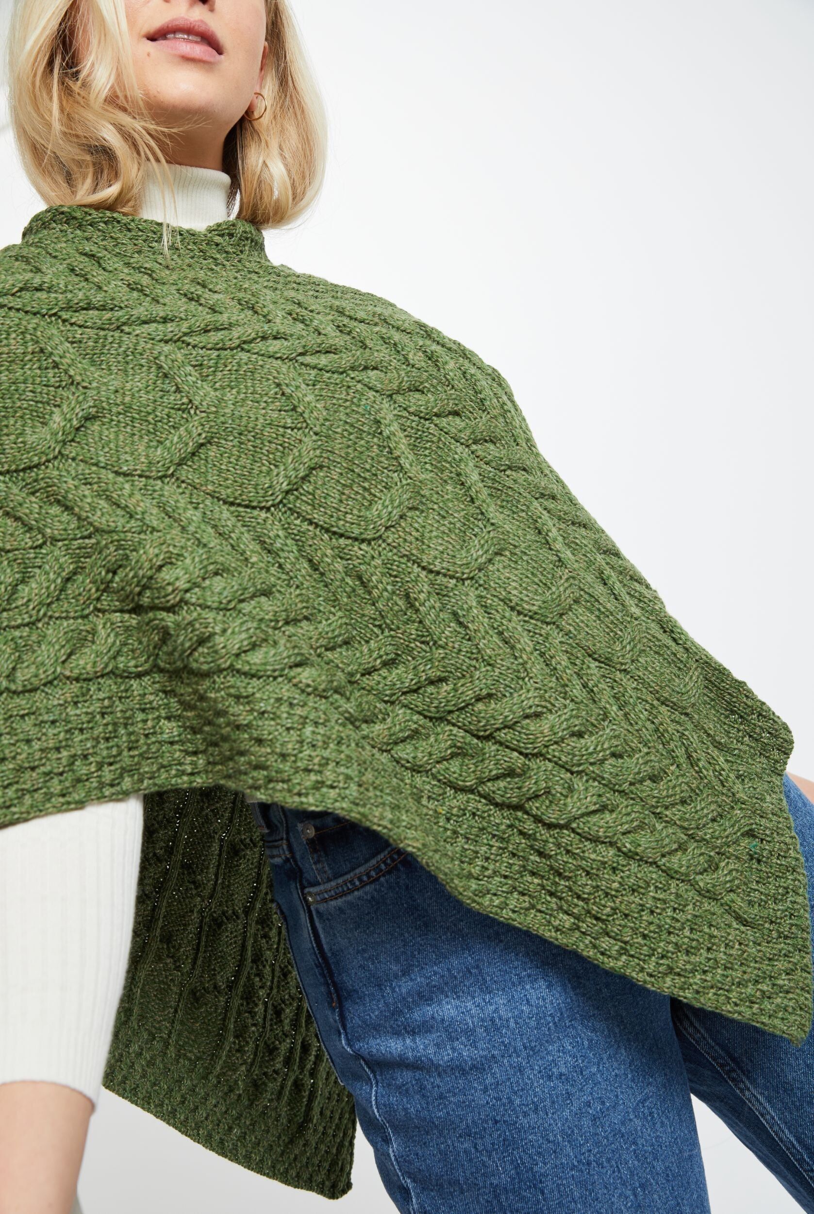 Poncho da donna in 100% lana - Poncho Aran da donna Aasleagh Falls - Verde prato - Accessori da donna