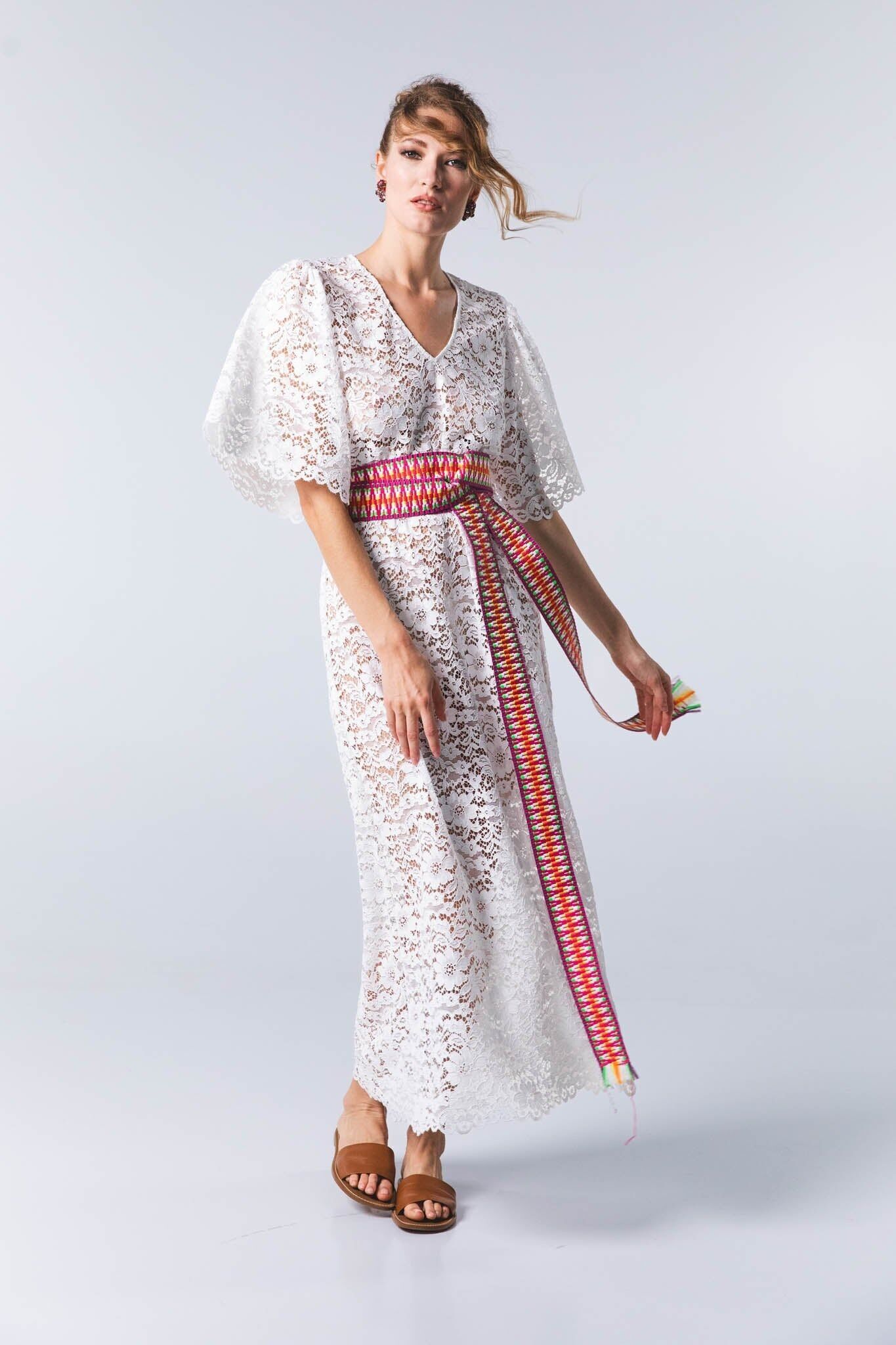 abito-in-pizzo-con-cinta