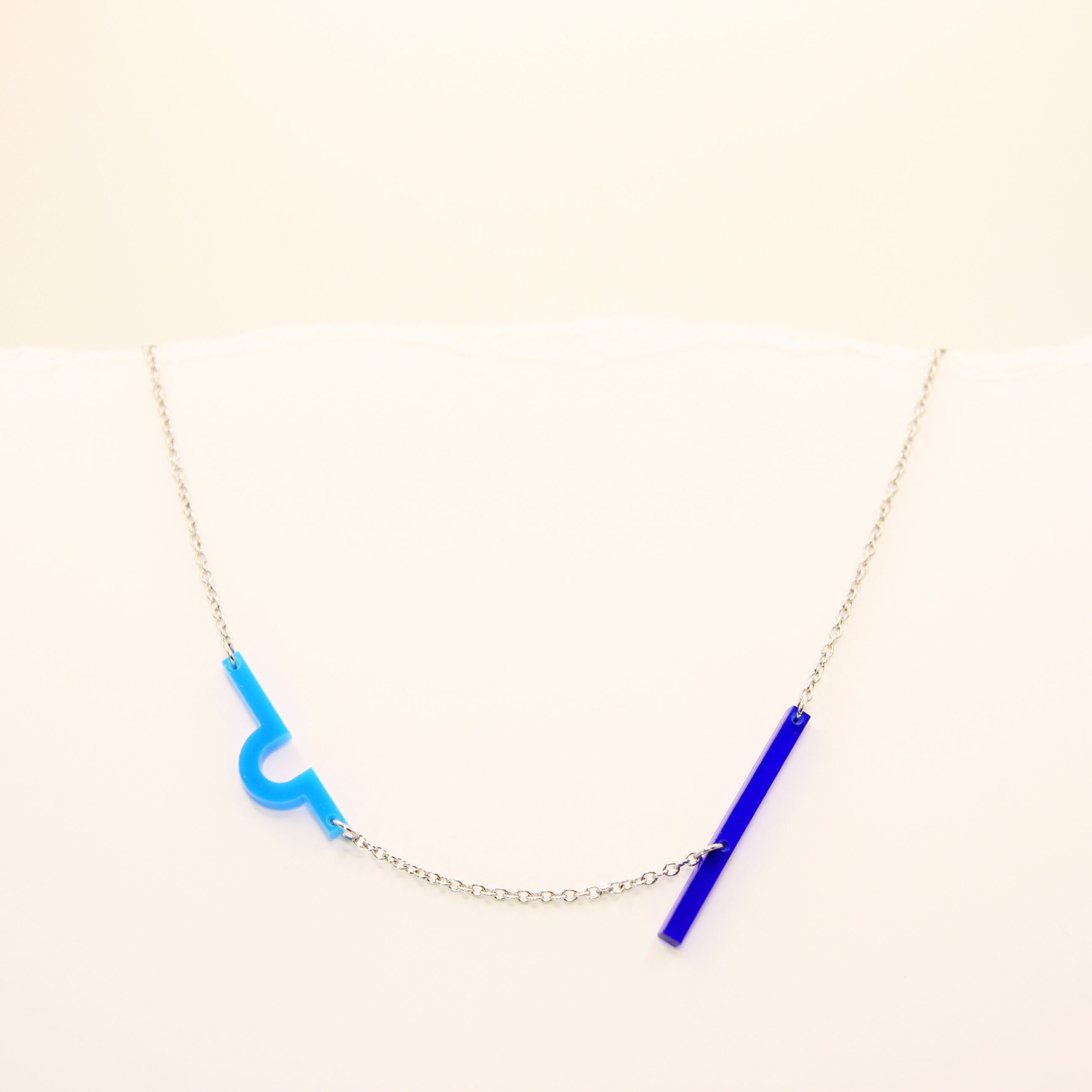 Collar azul de plástico acrílico reciclado – Apal