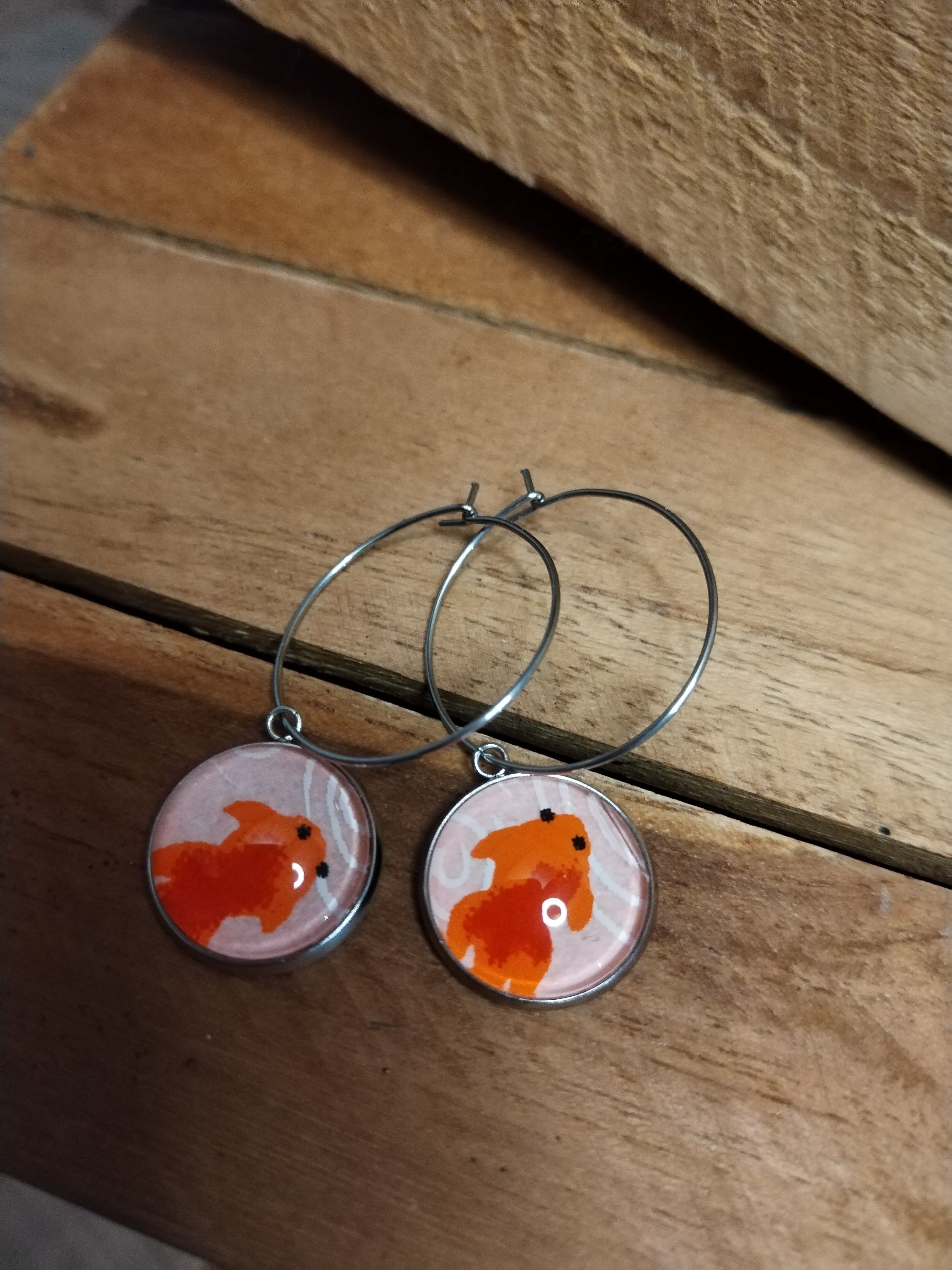 Orecchini creoli da 25 mm - cabochon in vetro da 16 mm - carta giapponese rosa e carpa koi - acciaio inossidabile