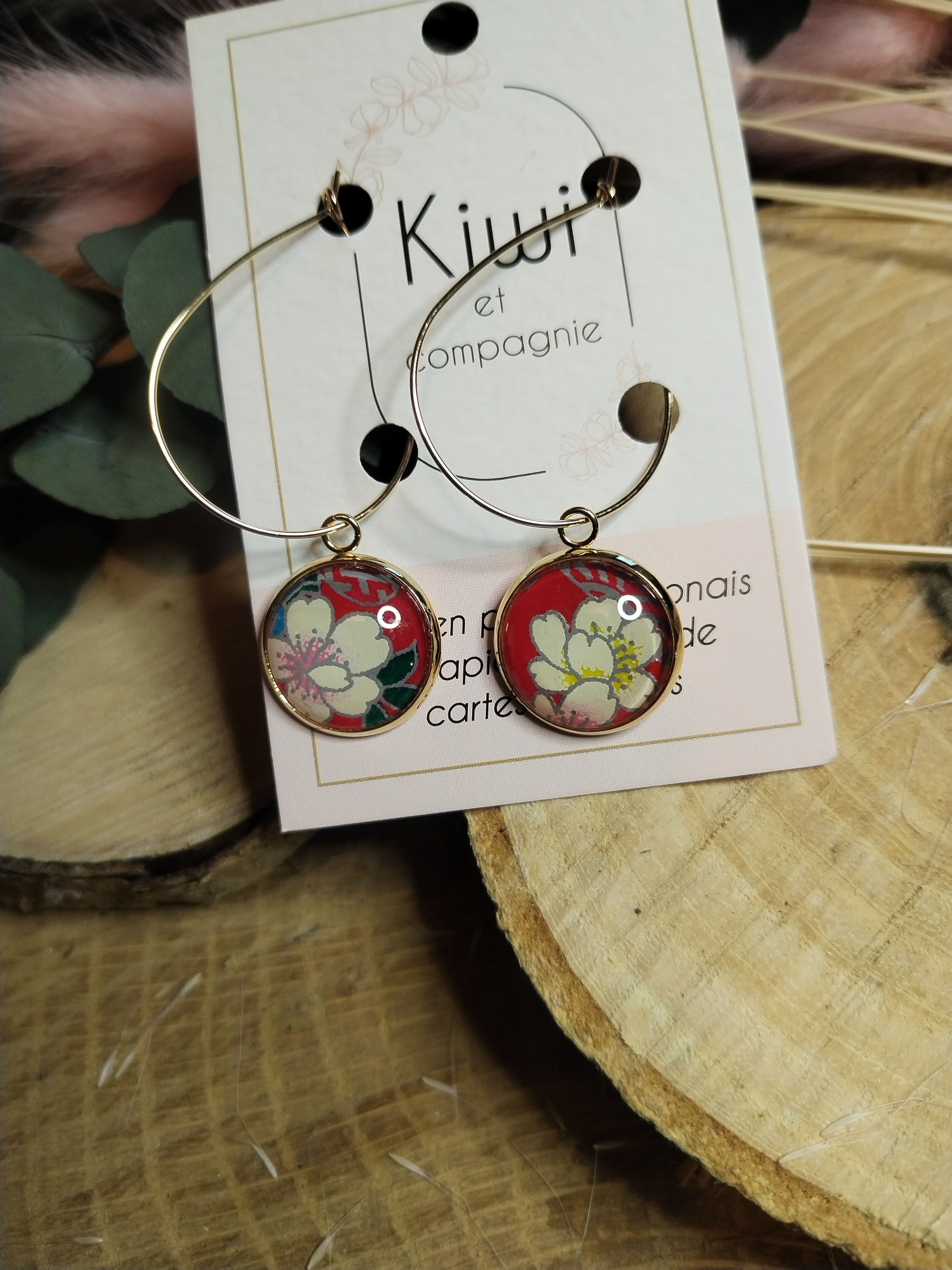 Orecchini pendenti creoli - cabochon in vetro da 16 mm - carta washi giapponese fiore rosso bianco - acciaio
