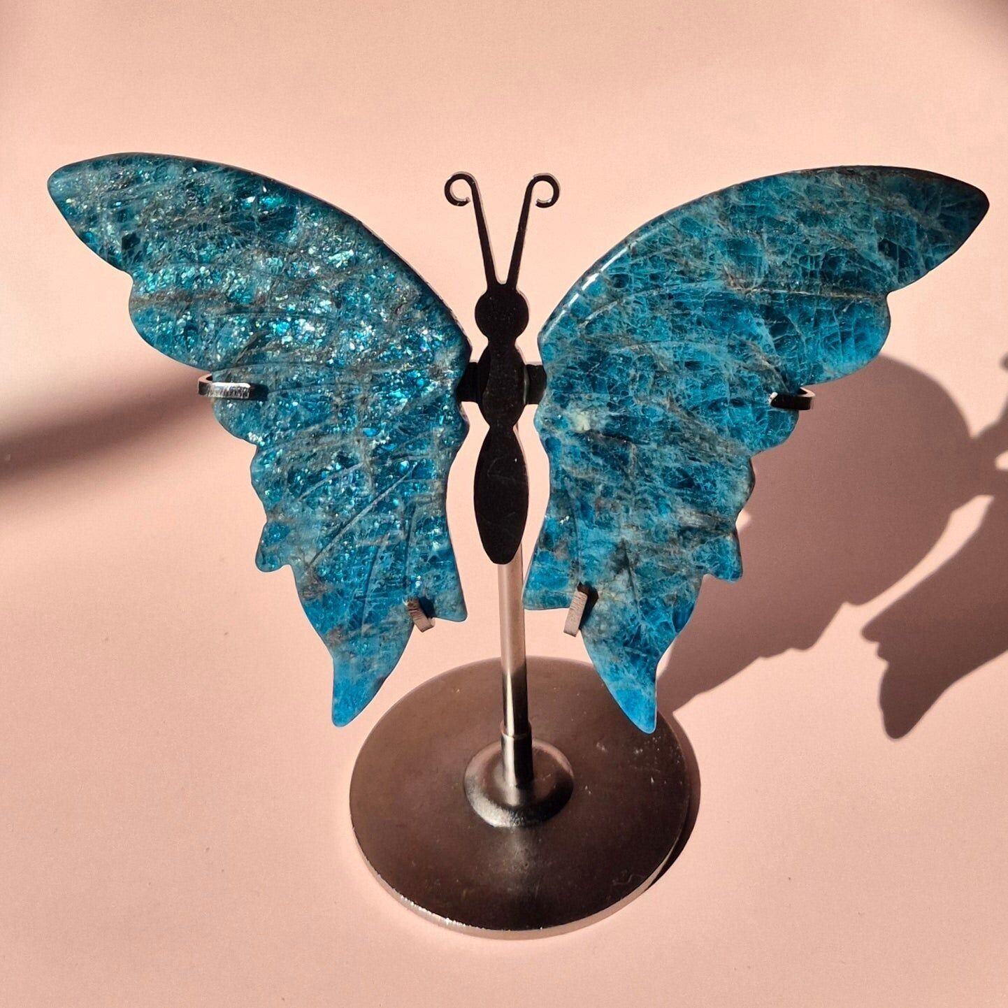 Farfalla in apatite blu con supporto - Farfalla in cristallo intagliato