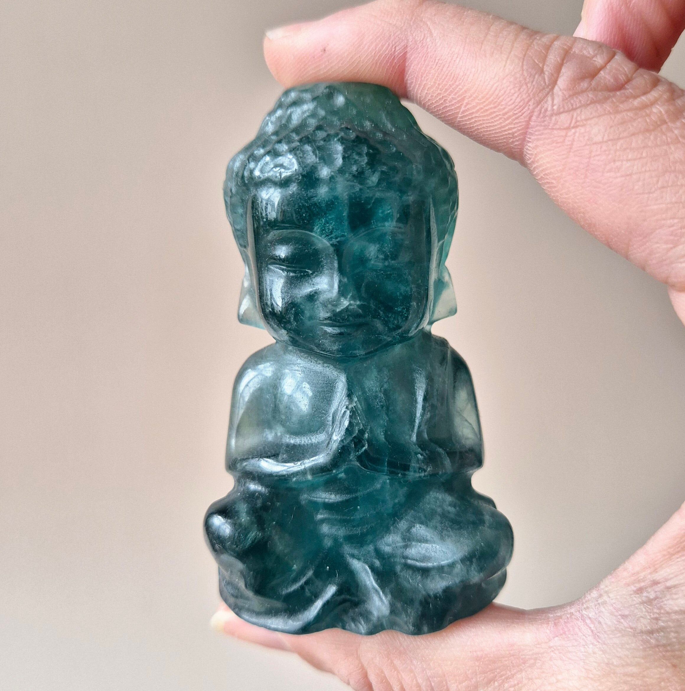 Pierre précieuse en fluorite verte Bouddha 7 cm