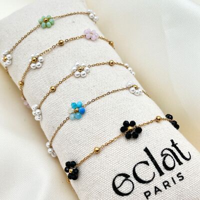 Juego de 5 pulseras de flores en exposición