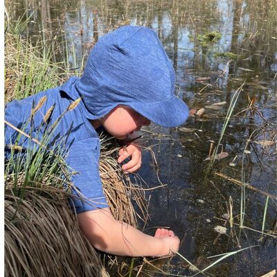 Cappello da sole per neonati in lana merino biologica e seta blu reale di Glückskind