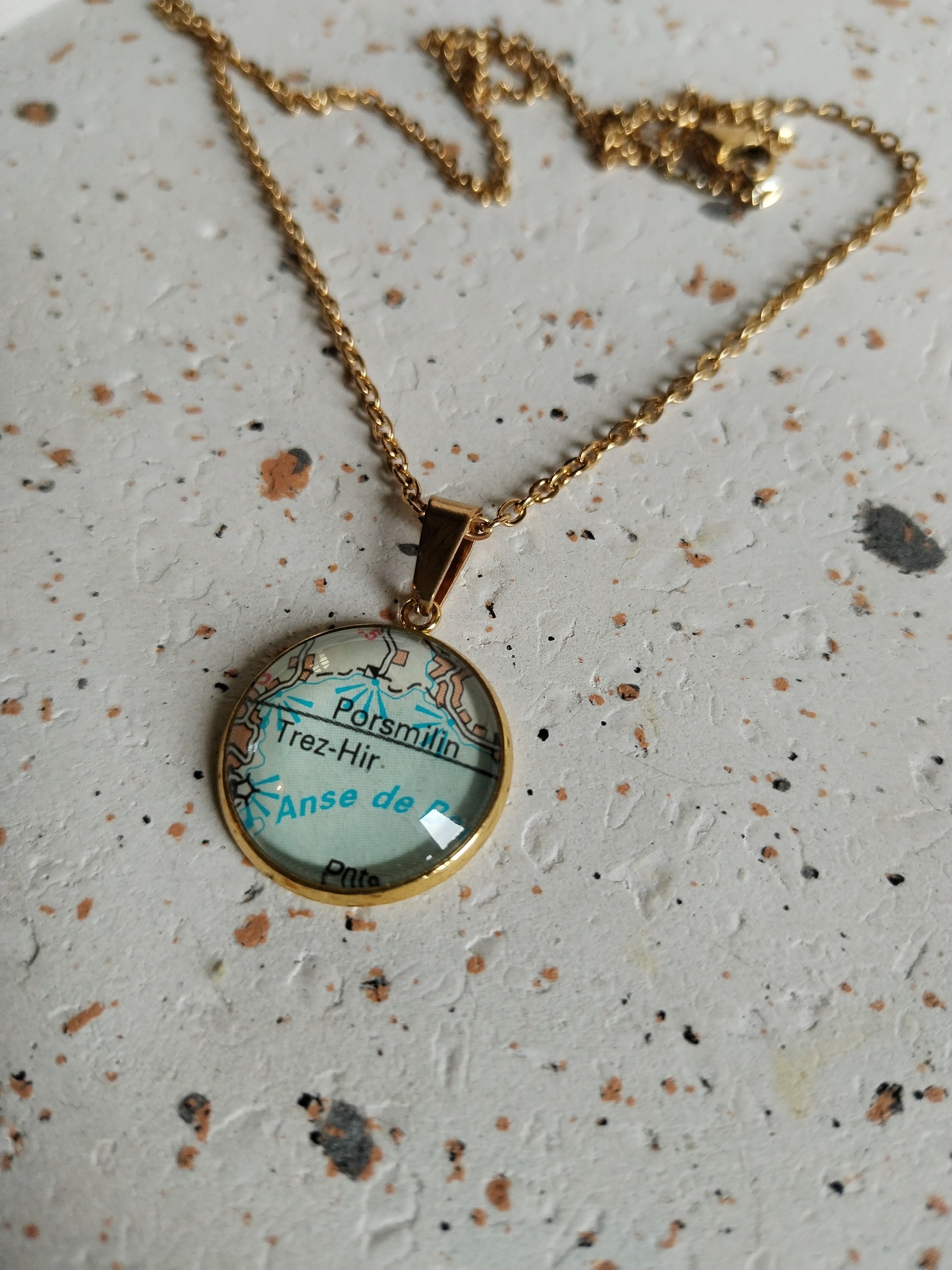 Collana con mappa stradale in acciaio placcato oro PORSMILIN /TREZ-HIR