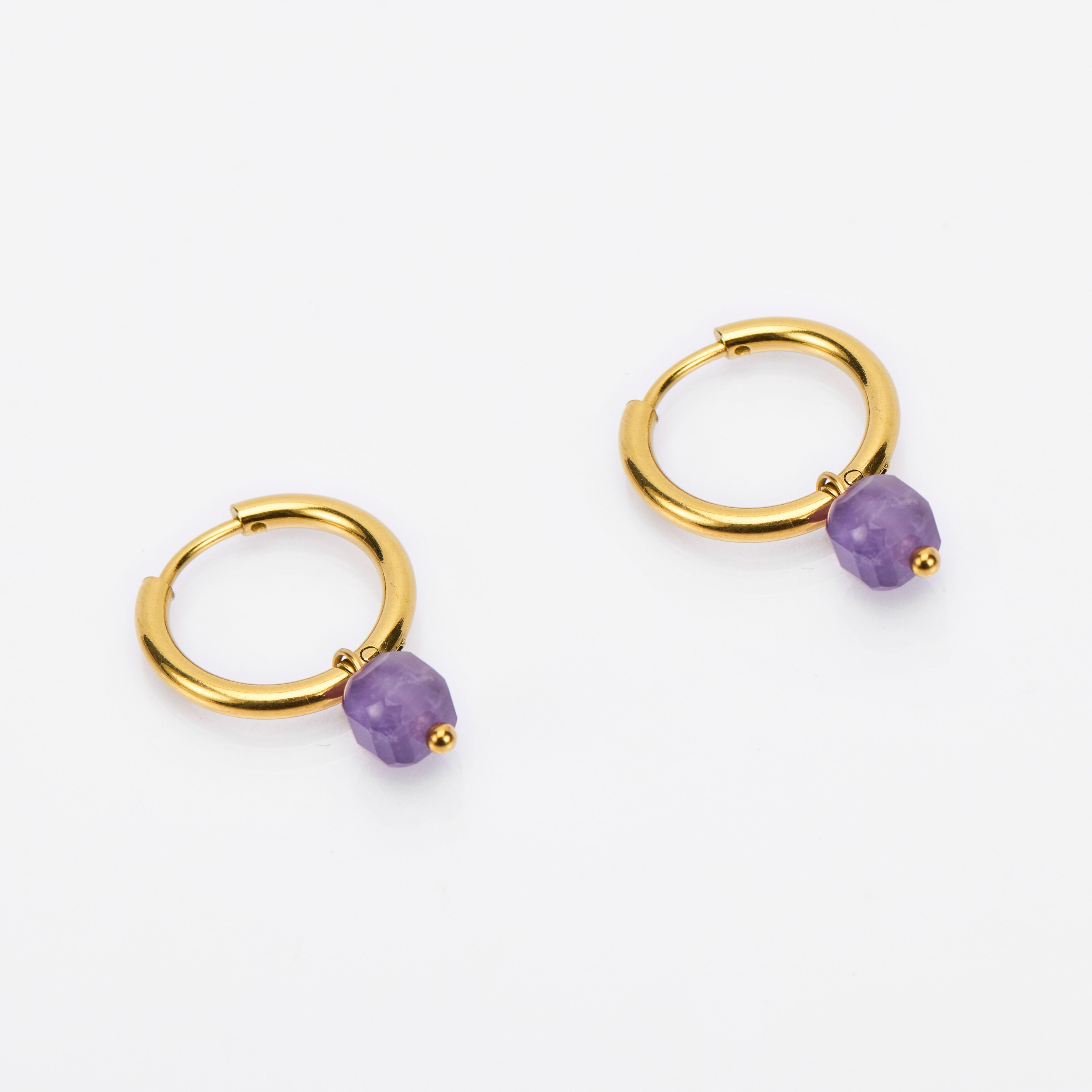 orecchini in acciaio con pietra cubica viola