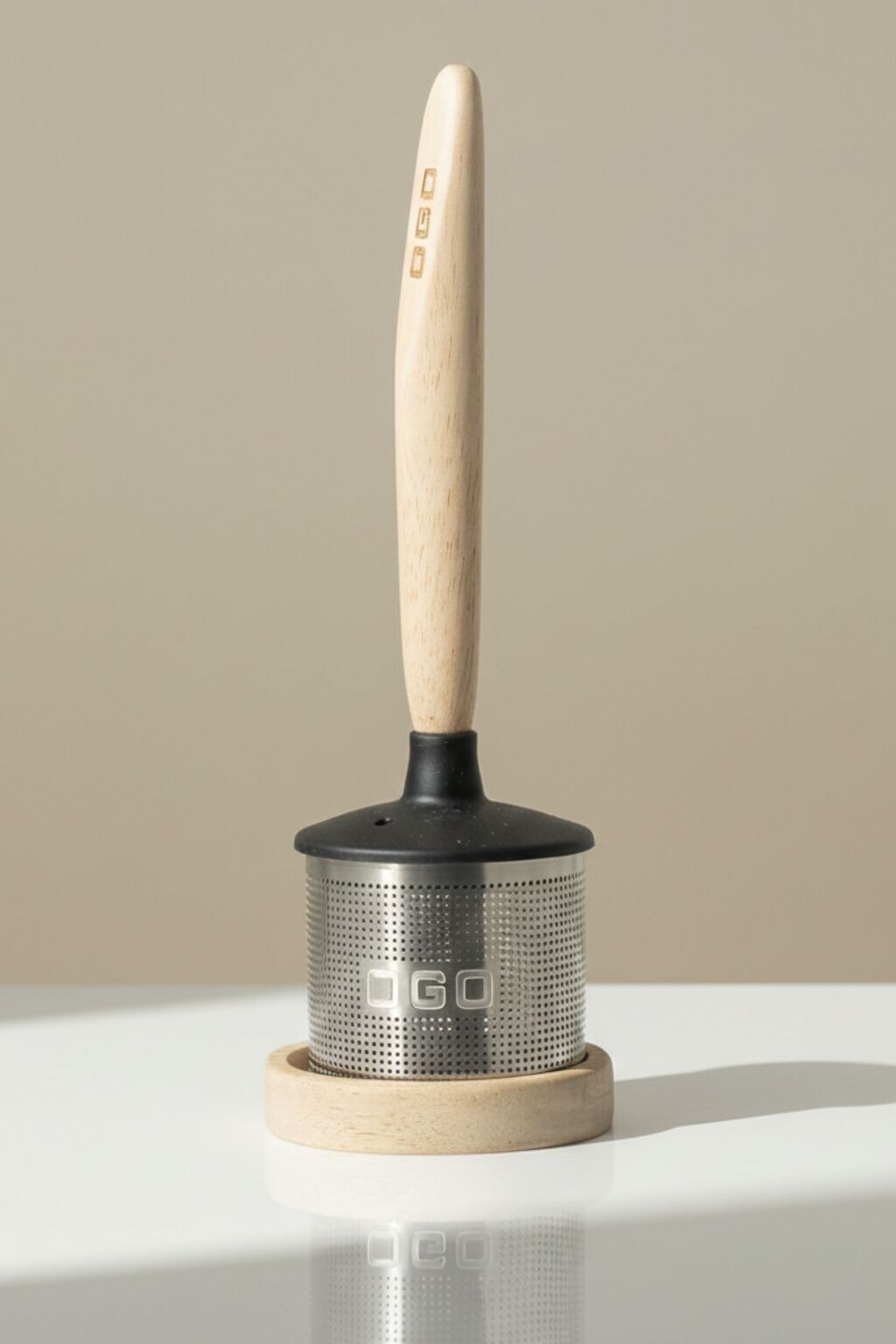 OSCAR Tee-Ei aus Akazie und Edelstahl