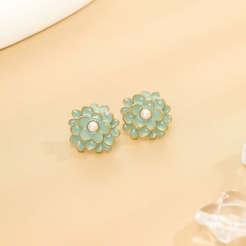Boucles d'Oreilles Puces Fleur Émaillée Turquoise Avec Perle Centrale Et Finition Dorée
