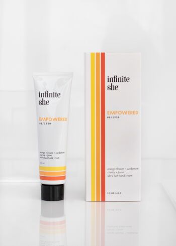 Infinite She Empowered Crème pour les mains ultra luxuriante 2