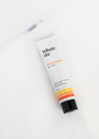 Infinite She Empowered Crème pour les mains ultra luxuriante 3