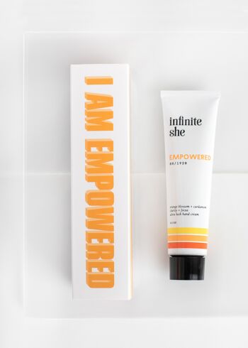 Infinite She Empowered Crème pour les mains ultra luxuriante 4