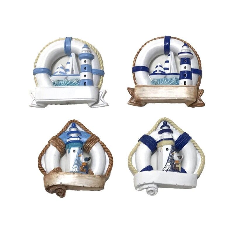 Imanes de recuerdo junto al mar: salvavidas con barcos y faros