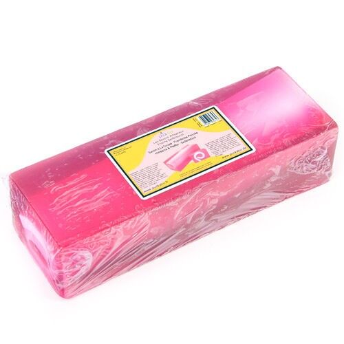 Handgemachtes Seifenstück mit Himbeeren und schwarzem Pfeffer