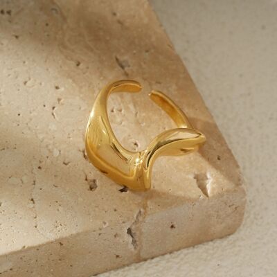 Anillo de oro con forma de onda y doble curva