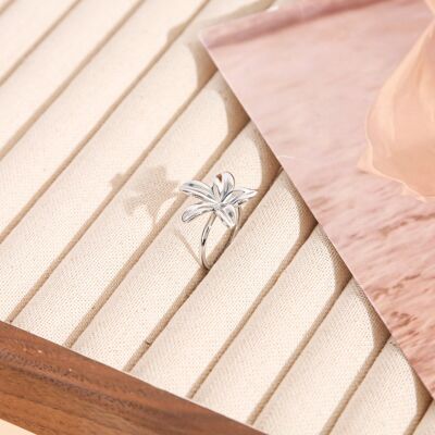 Bague Argentée Ajustable Fleur Sculptée