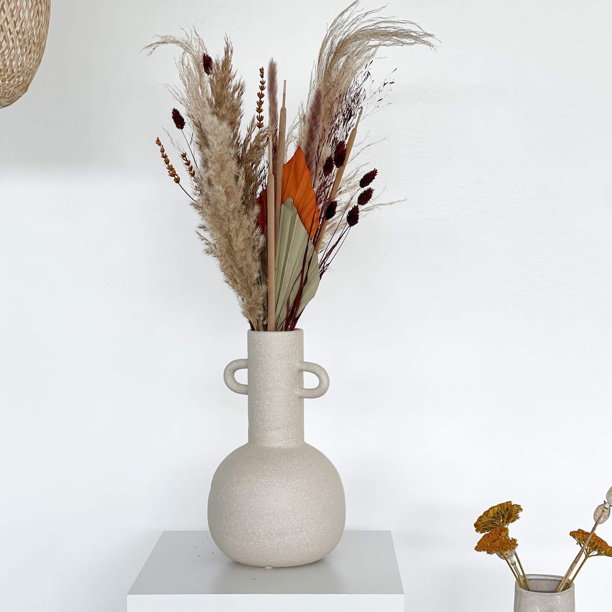 Autumnal flair: diverse dried flower bouquet with pampas grass and earth tones