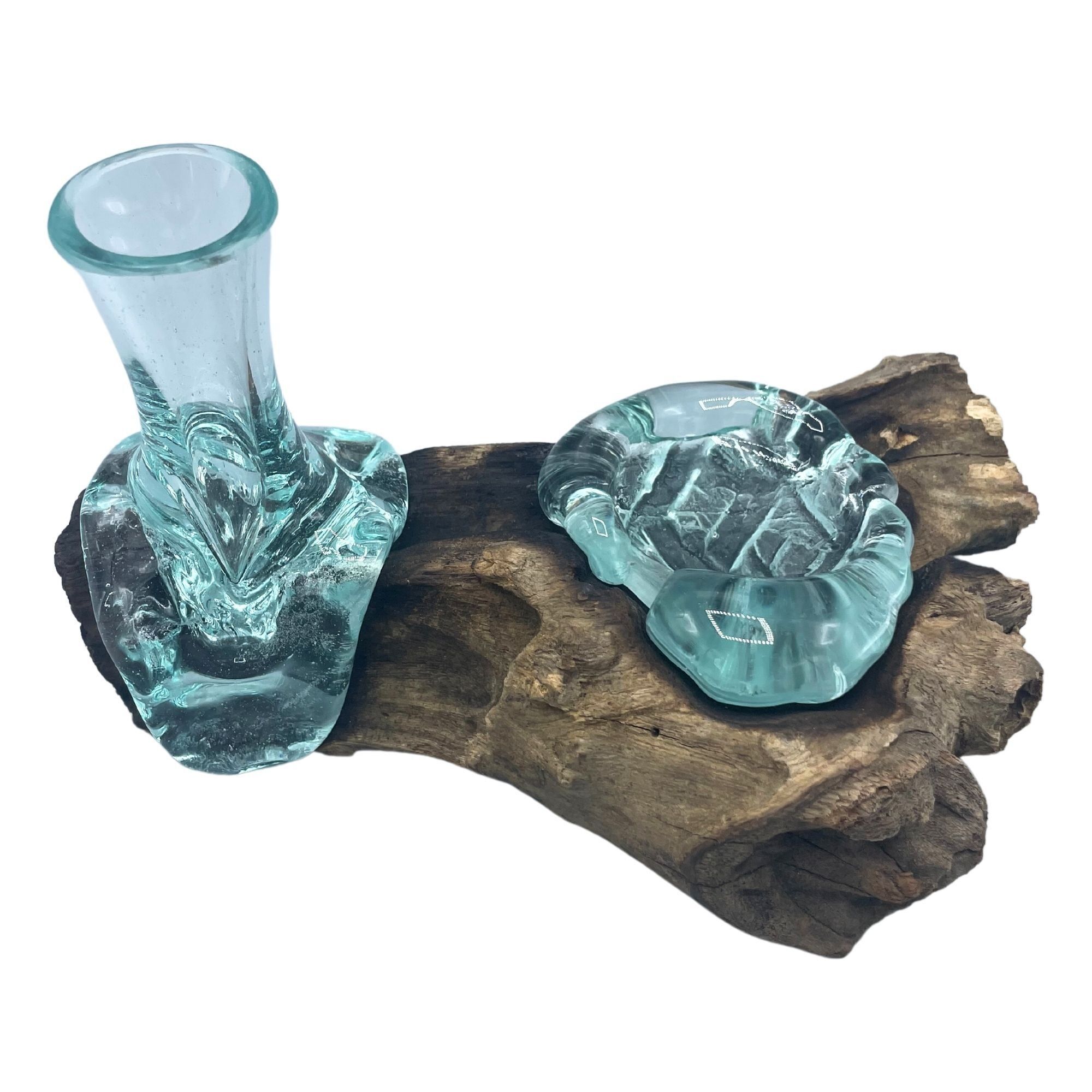 Florero y Portacandelitas de Vidrio Fundido sobre Madera