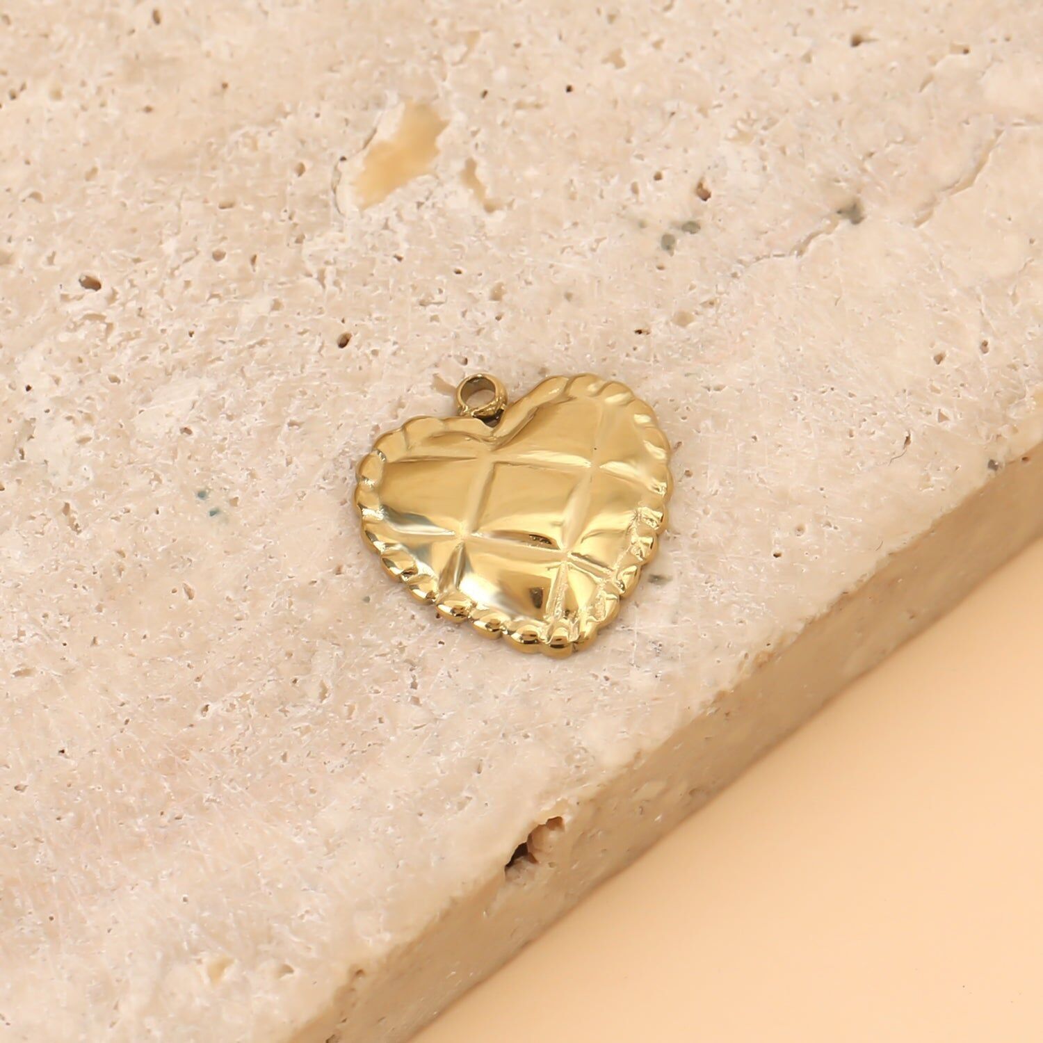 Set di 3 pendenti a forma di cuore in oro trapuntato