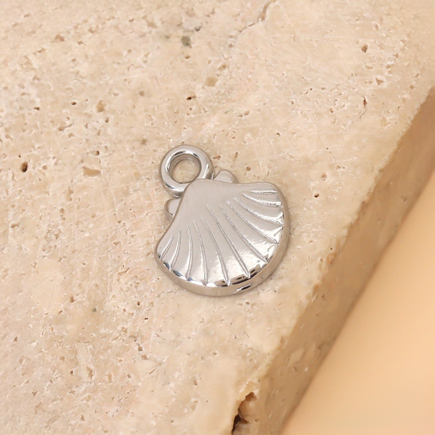 Set di 3 piccoli ciondoli a forma di conchiglia in argento