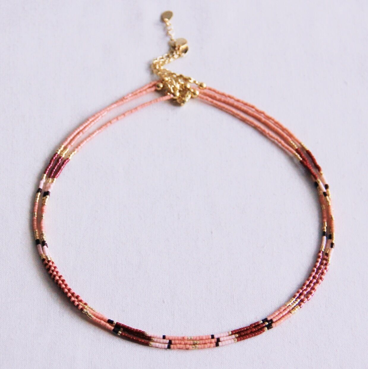 Collana di perline rosa/bordeaux/nude