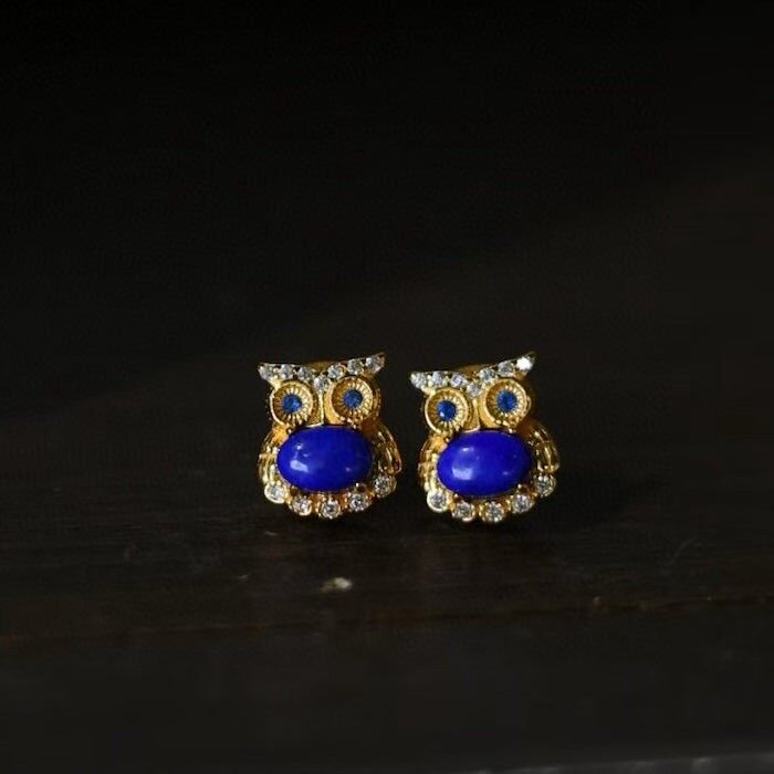 Orecchini a bottone con gufo in lapislazzuli