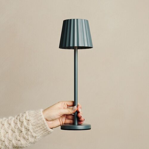 Maya Stone Grey Ribbed Table Lamp Made of Iron – Dimmable Lamp & 3 Light Modes, Rechargeable via Wireless Charging Station
