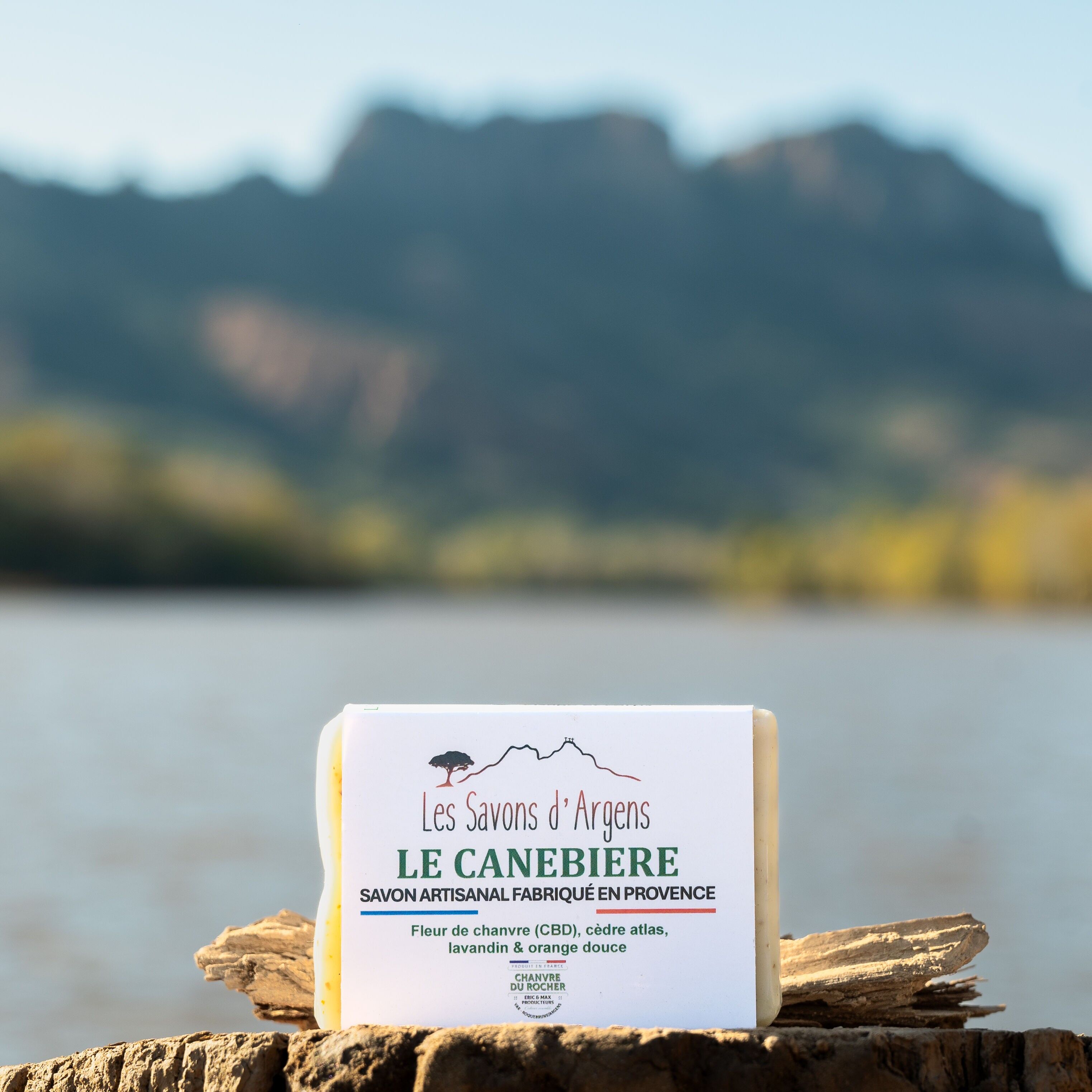 Sapone freddo biologico - "LE CANEBIERE" fiori di canapa, arancia dolce, cedro dell'Atlante e lavanda (100g)