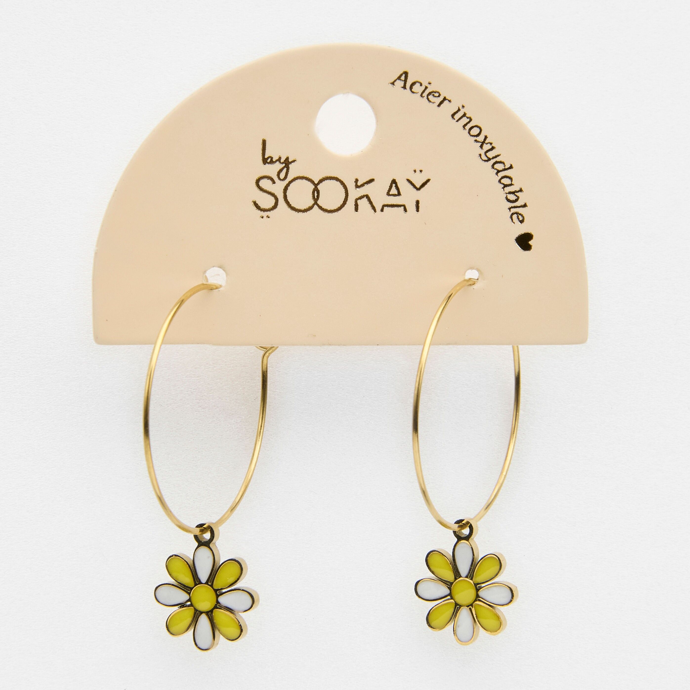 orecchini creoli in acciaio a forma di fiore giallo.