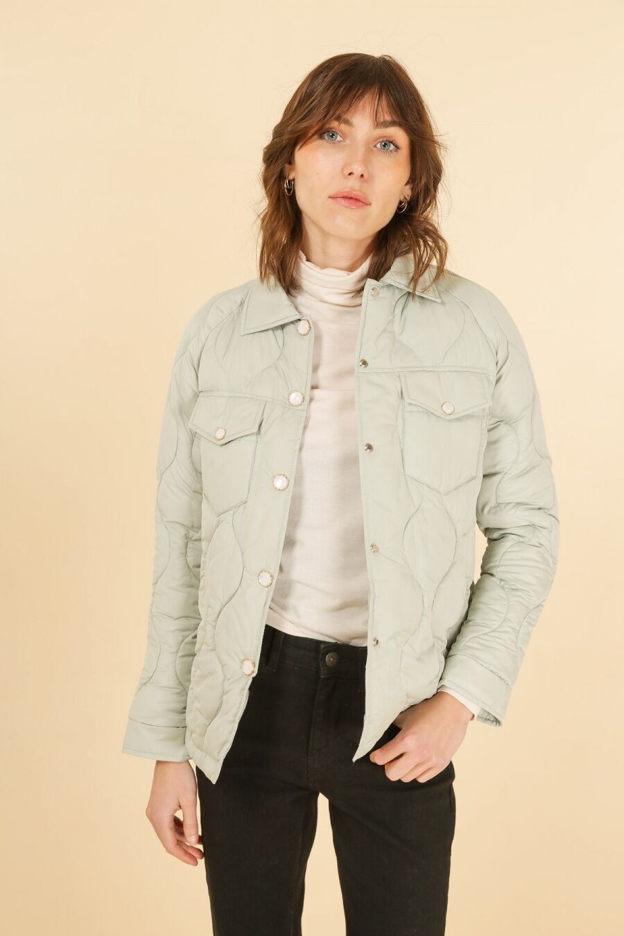 Piumino a camicia con cuciture a onda