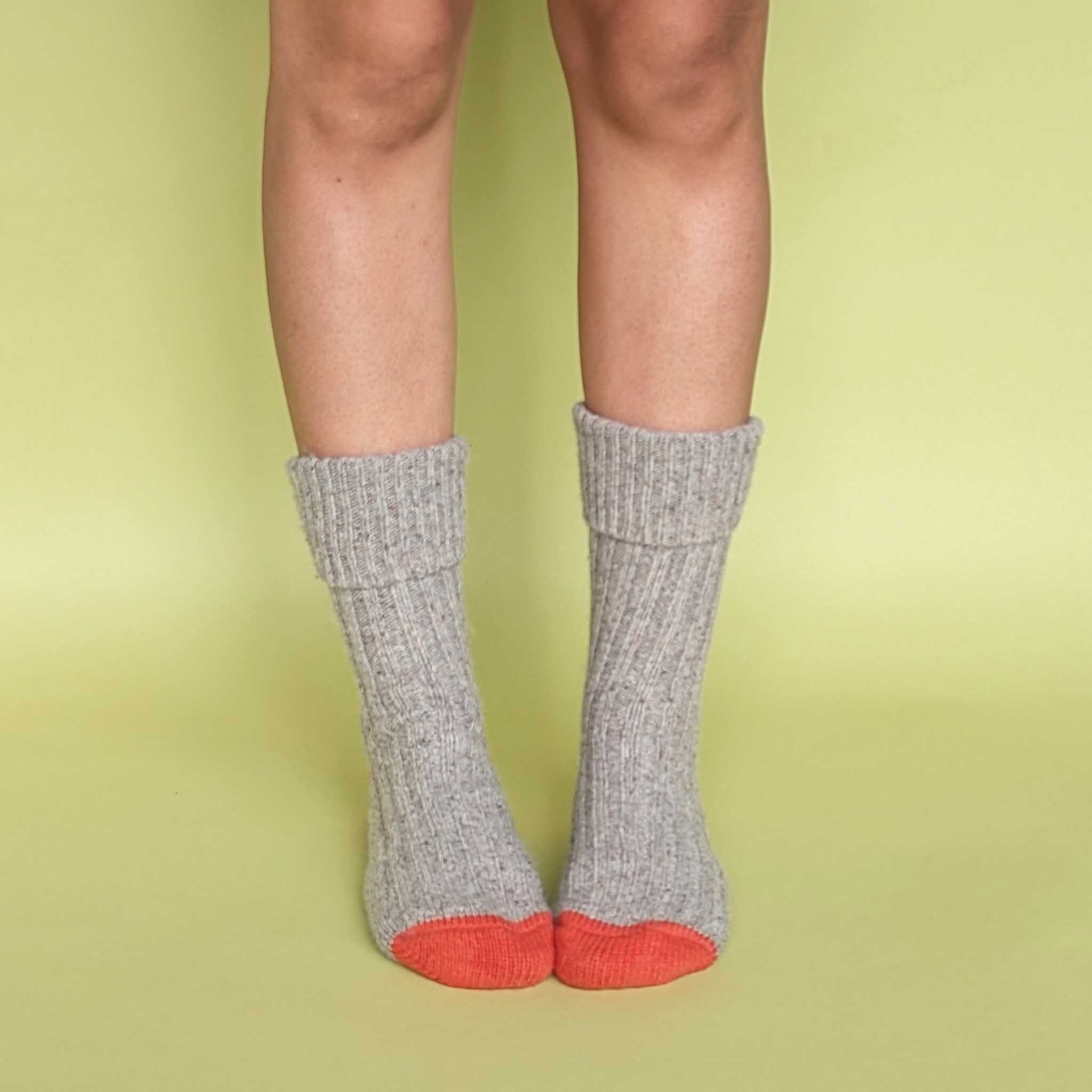 Söckchen - Lammwolle & Seide - Unisex - Grau & Orange - Etuigröße 3