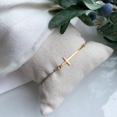 Pulsera larga con cruz bañada en oro amarillo o rosa