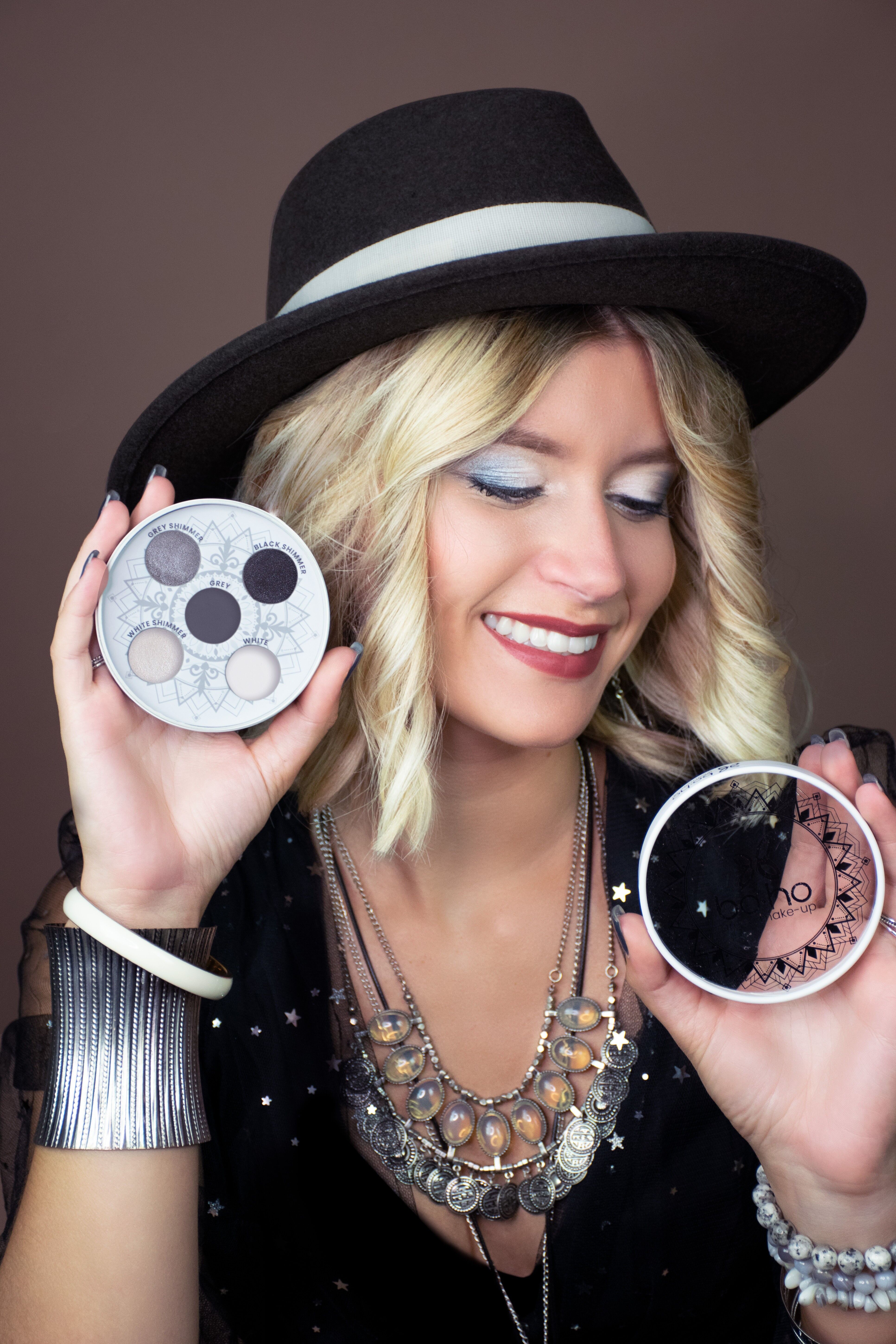 PALETA DE MAQUILLAJE ORGÁNICO SOMBRAS Y LUZ **