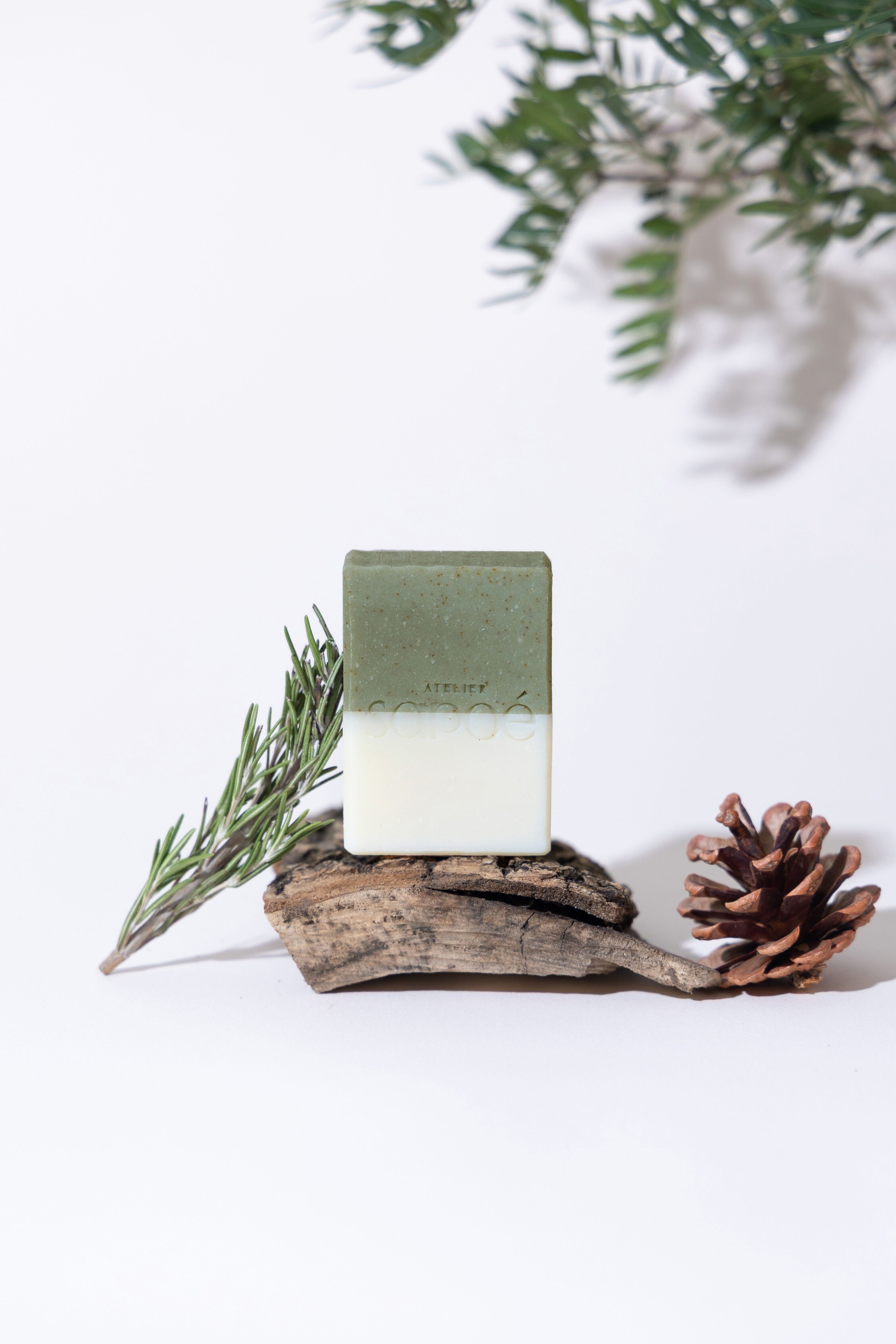 Sapone esfoliante con argilla verde, rosmarino e pino