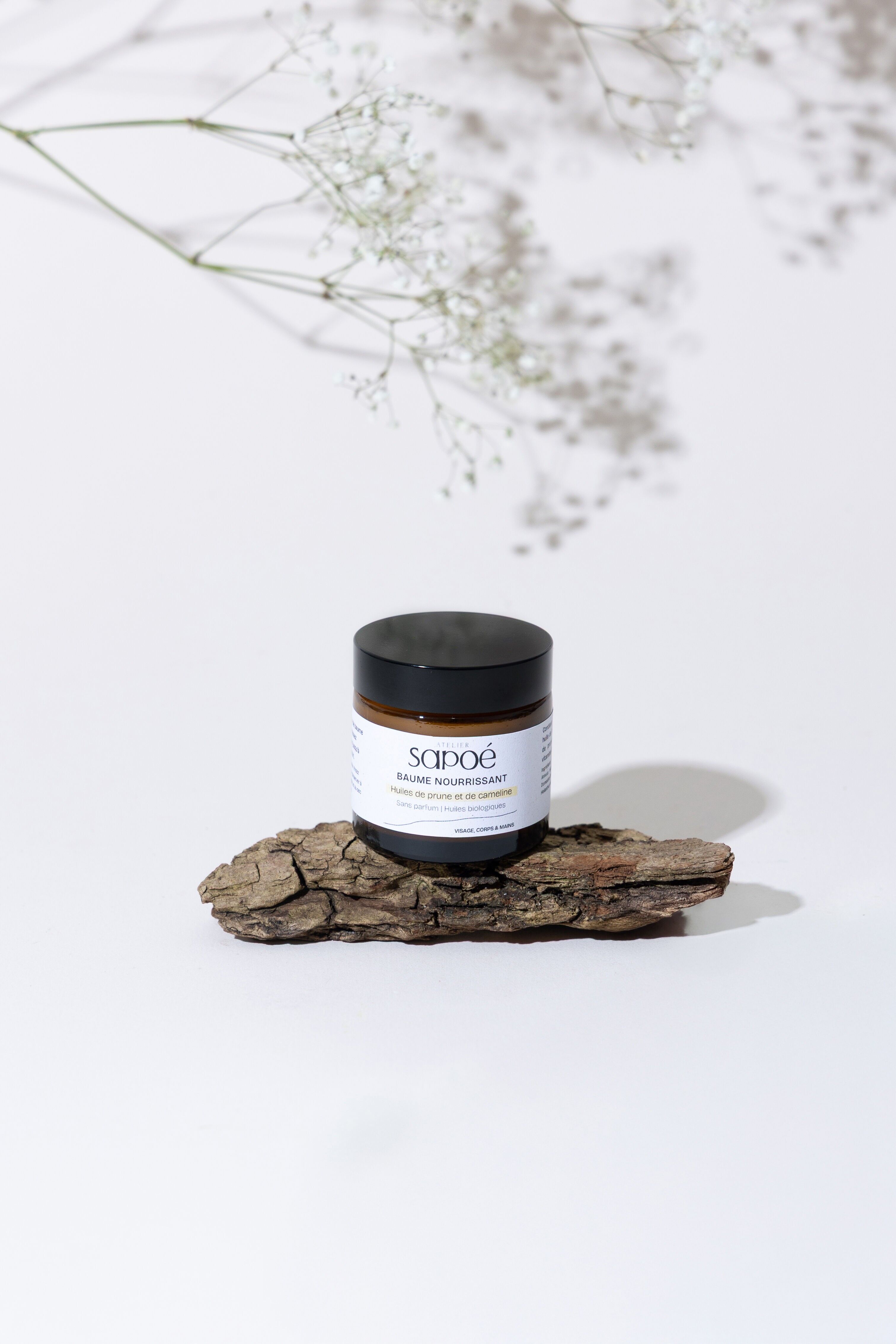 Bálsamo nutritivo con aceites orgánicos de ciruela francesa y camelina.