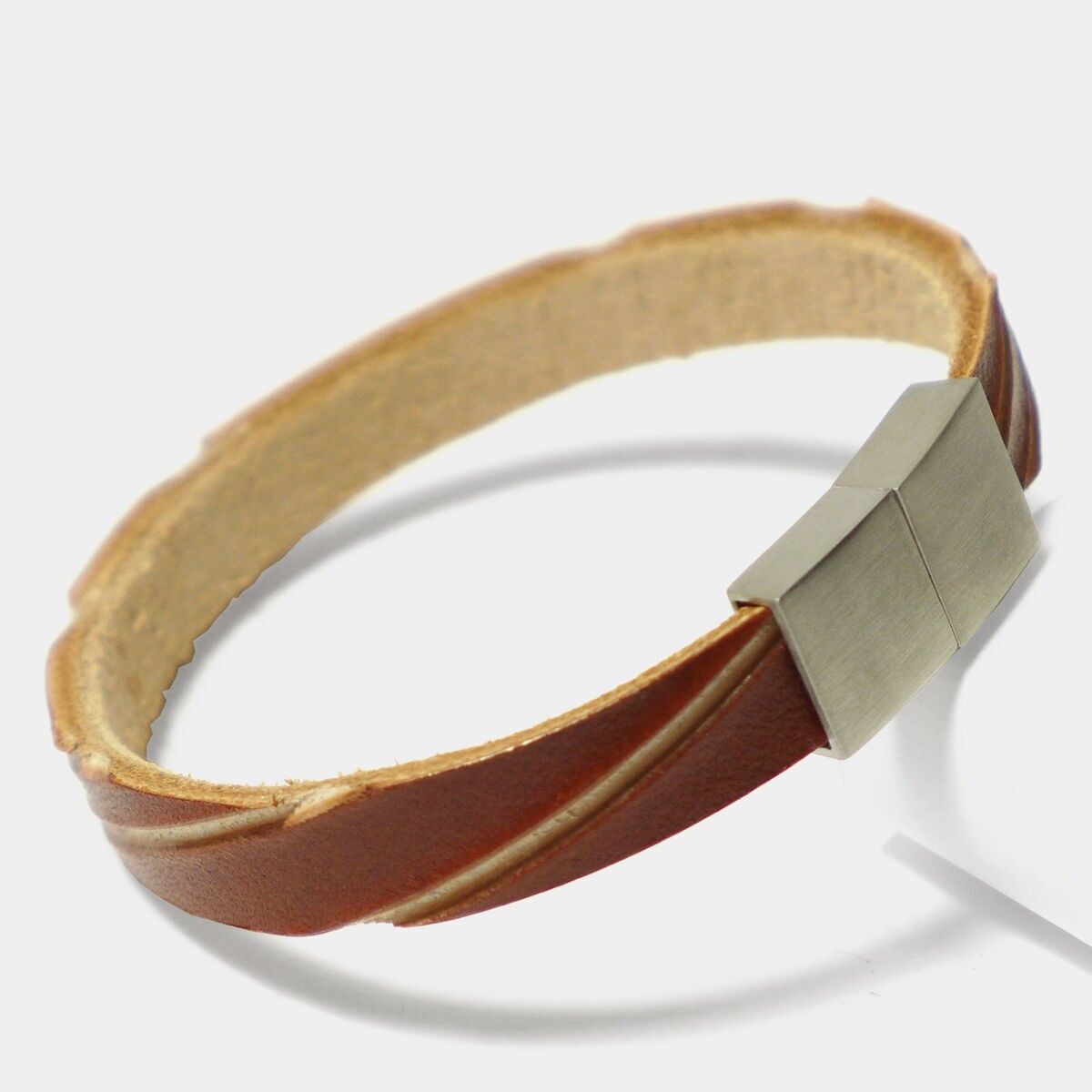 Leather Star Raw YH75 – Cognacfarbenes Herren Lederarmband mit Linienstruktur in Weiß