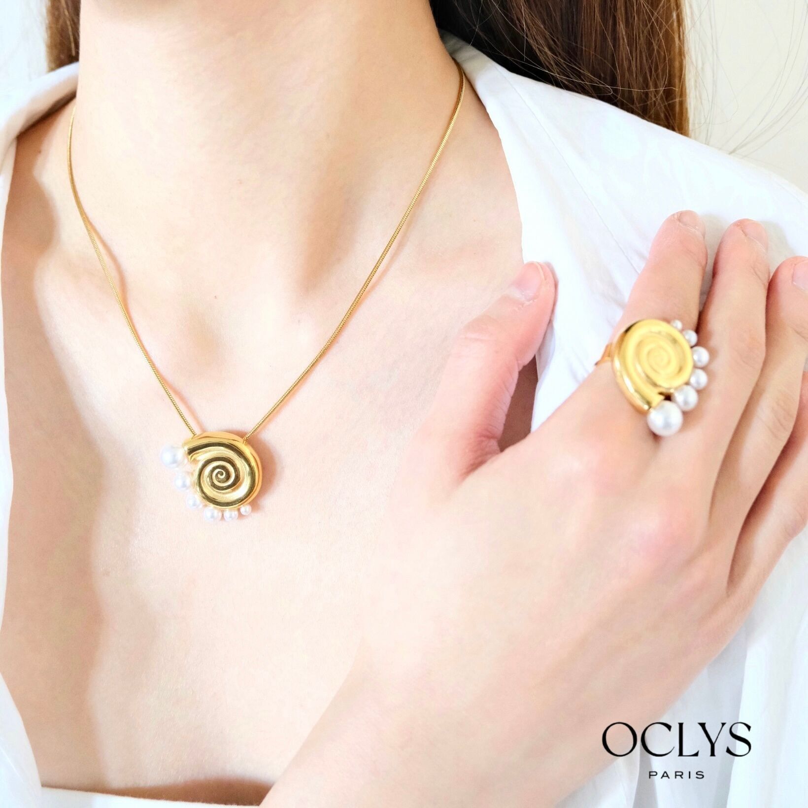 Anello regolabile in acciaio inossidabile dorato Mipa con conchiglia di perla