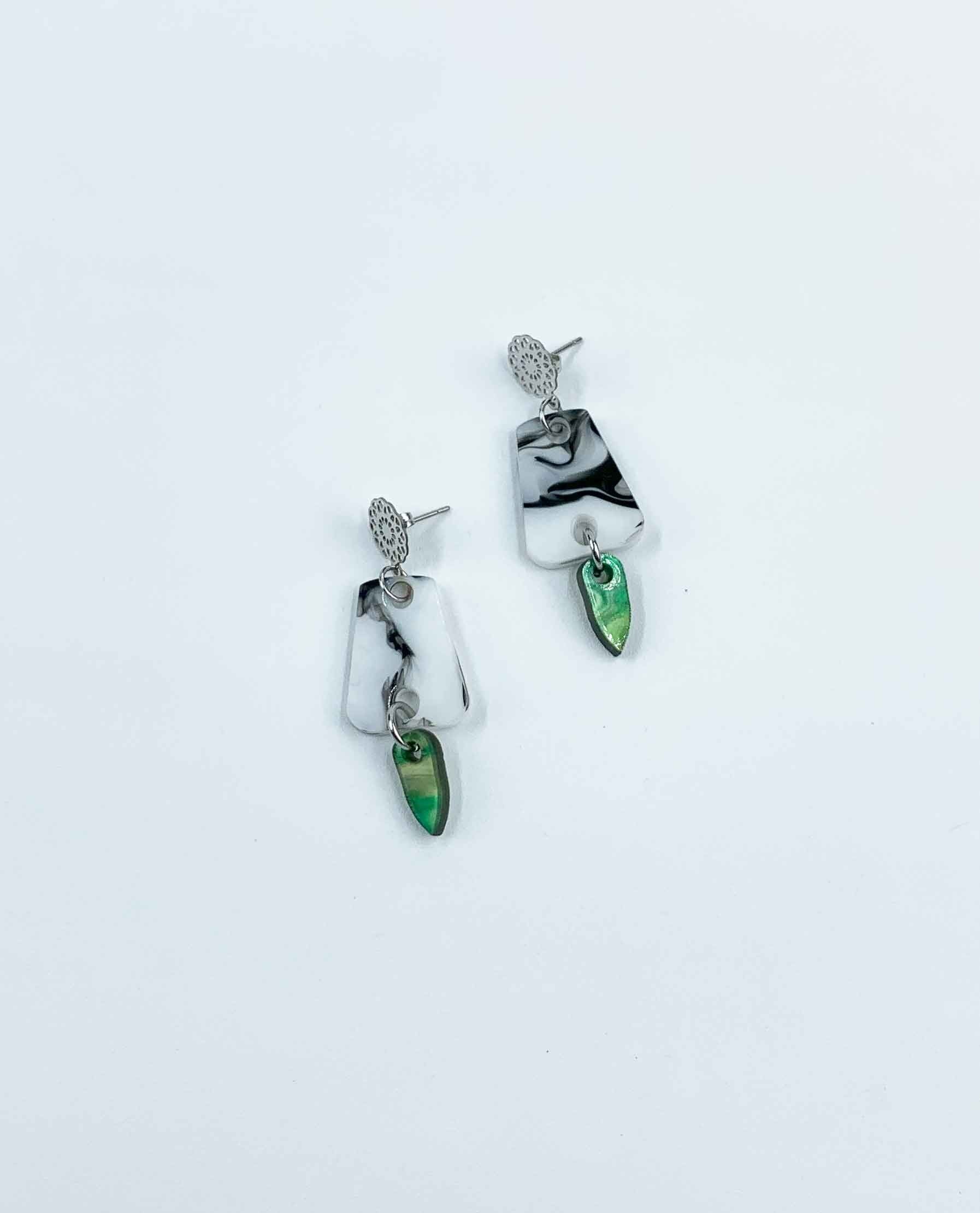 Boucles d'oreilles trapèze noires et blanches