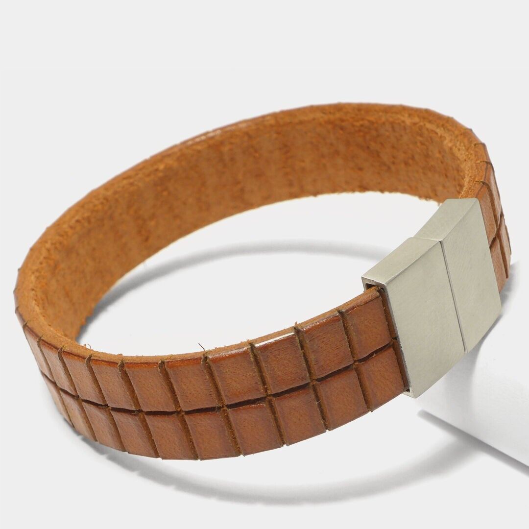 Leather Star KT56 – Cognac-colored men's leather bracelet