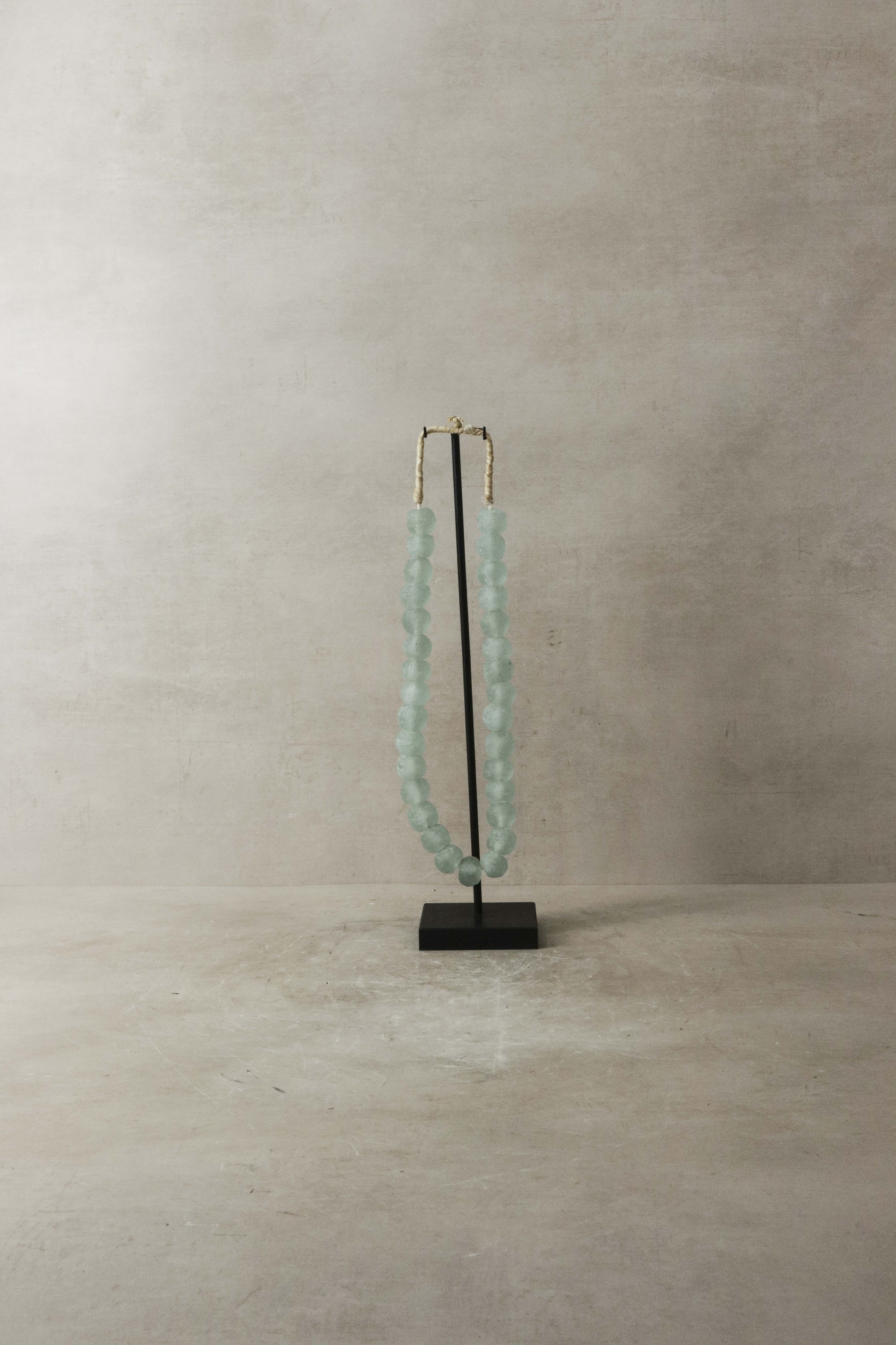 Collar de cuentas de vidrio de Ghana, azul claro - 85.2