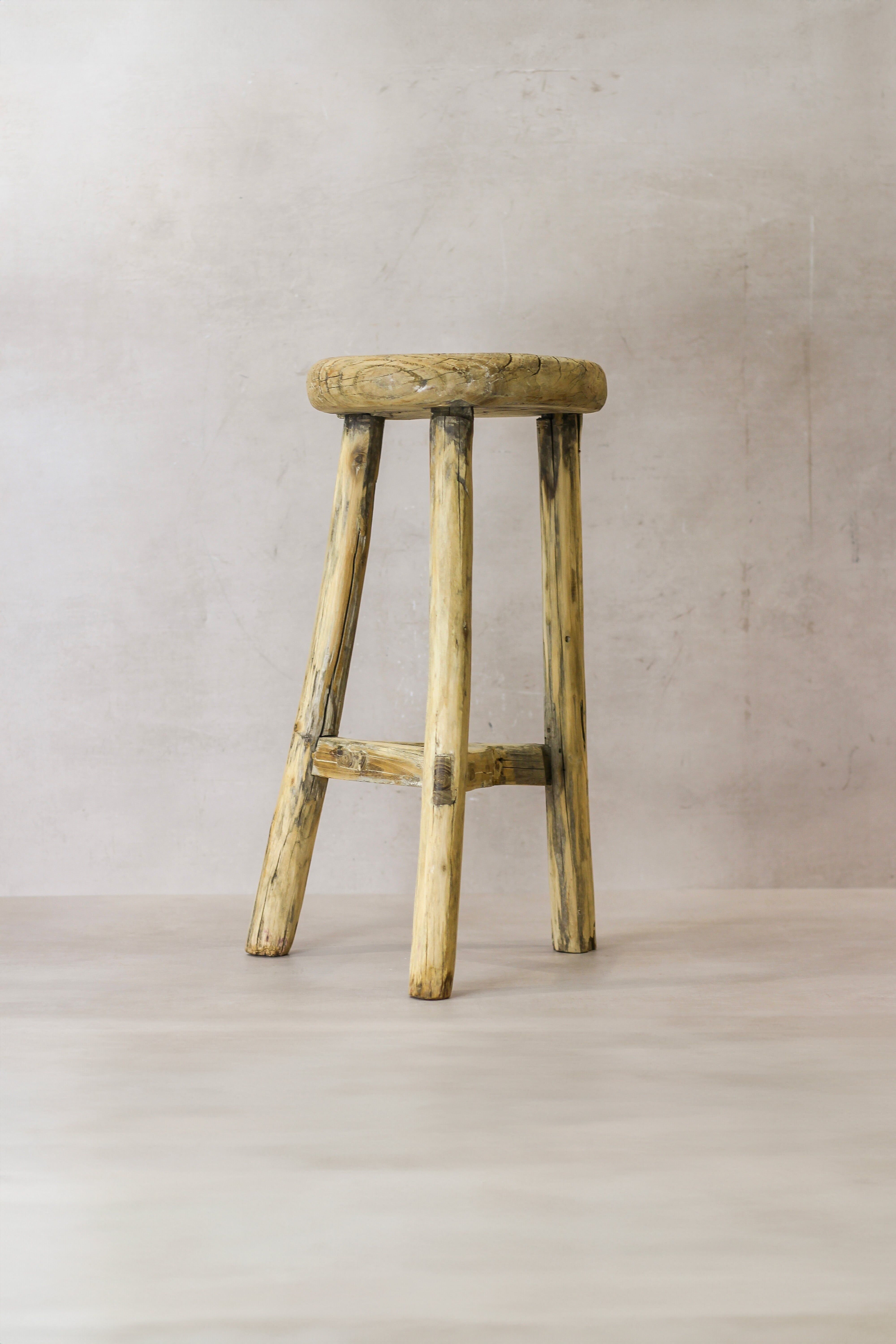 Rustikaler Vintage-Hocker aus Ulmenholz – rund – Nr. 49