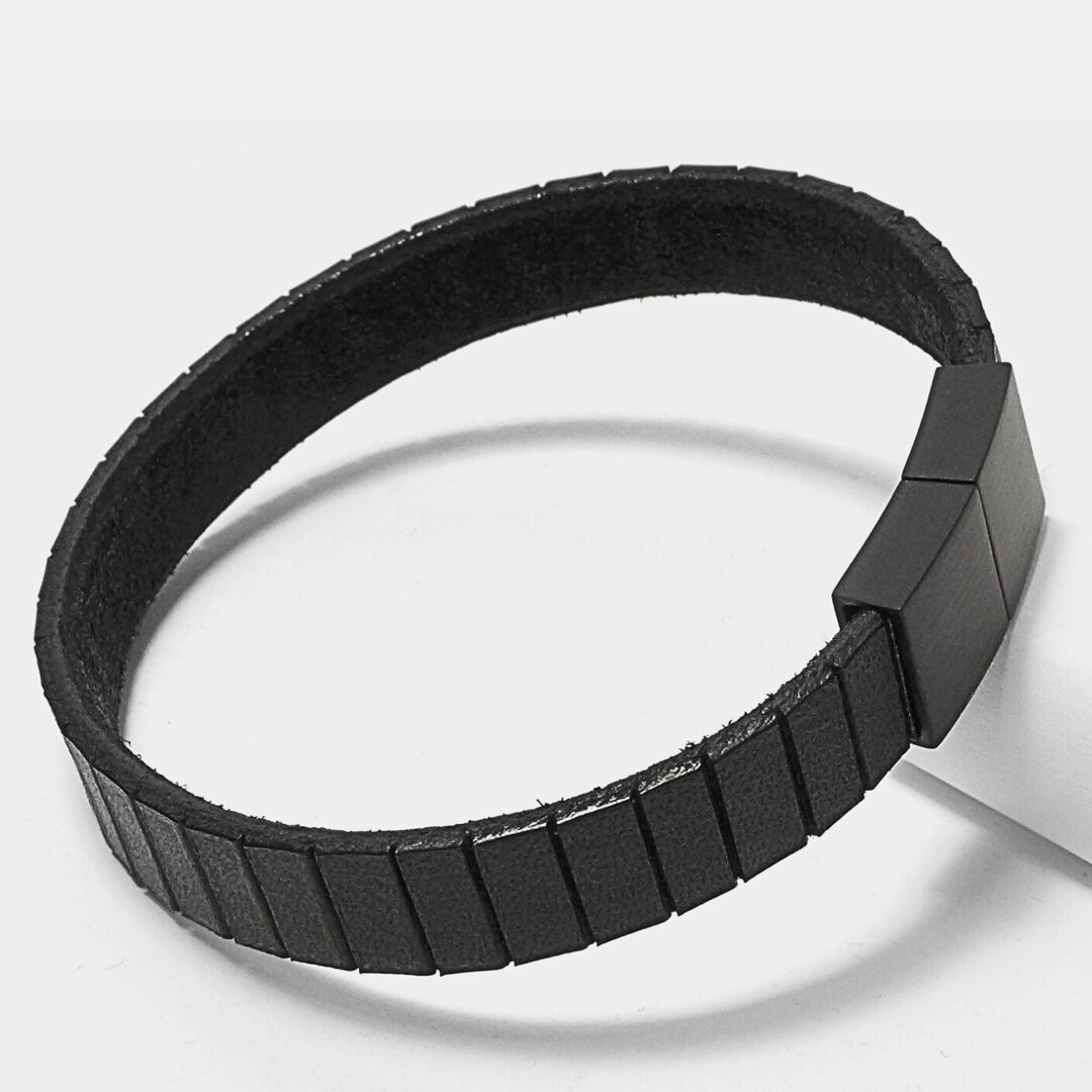 Leather Star HL81 – Men’s leather bracelet with black stainless steel clasp