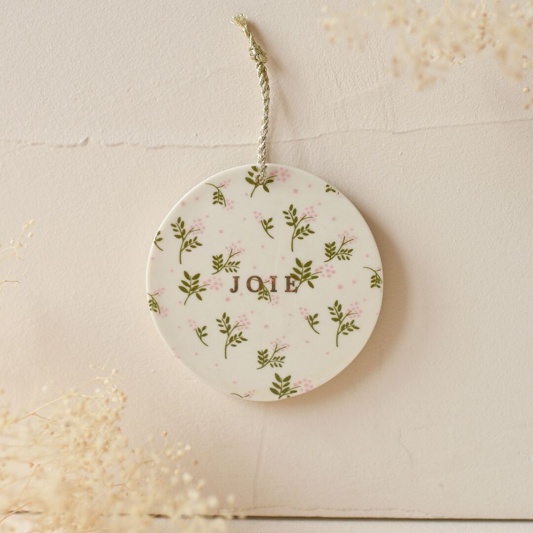 Rosa Beeren-Wandamulett