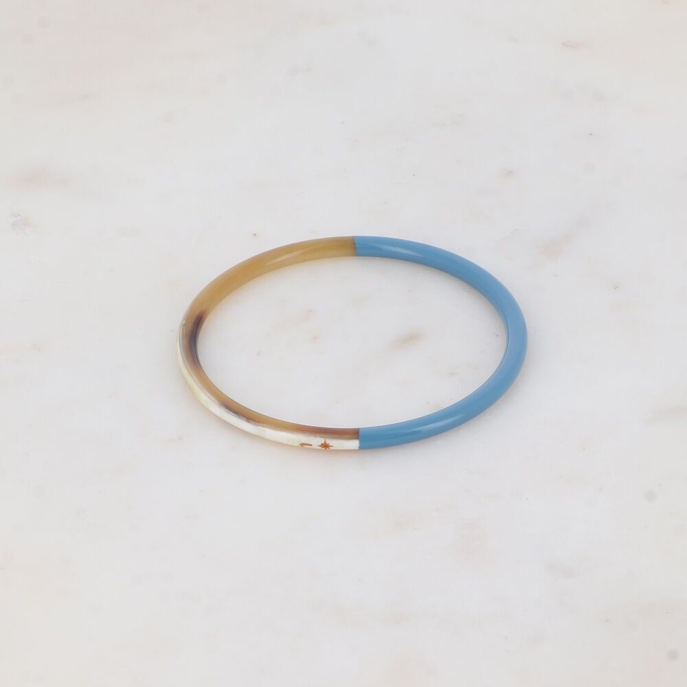 Thin bangle in lacquered buffalo horn in horizon blue - made in Vietnam